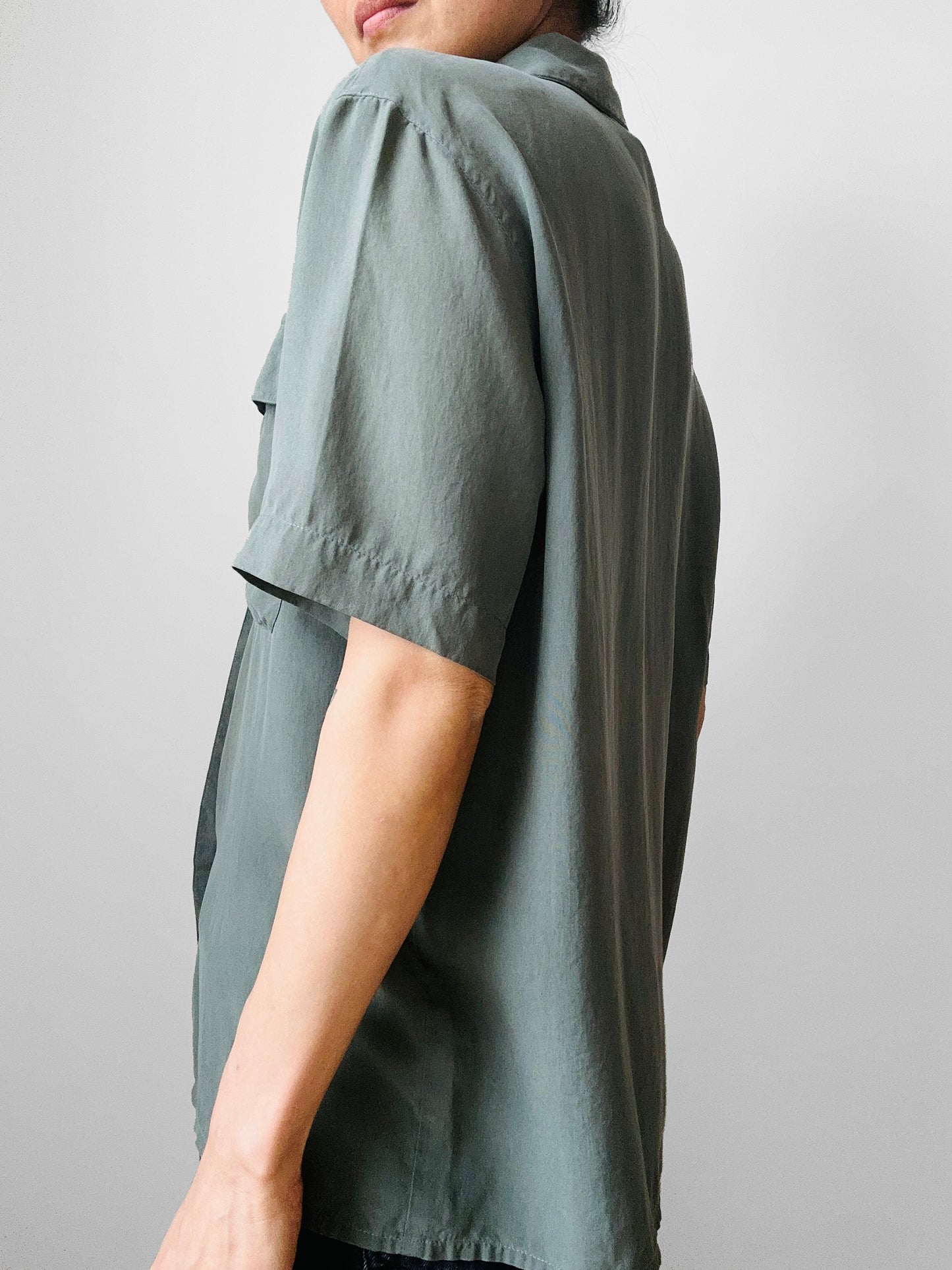 1980s Silk Sage Green Button-Front Short Sleeve Collared Shirt