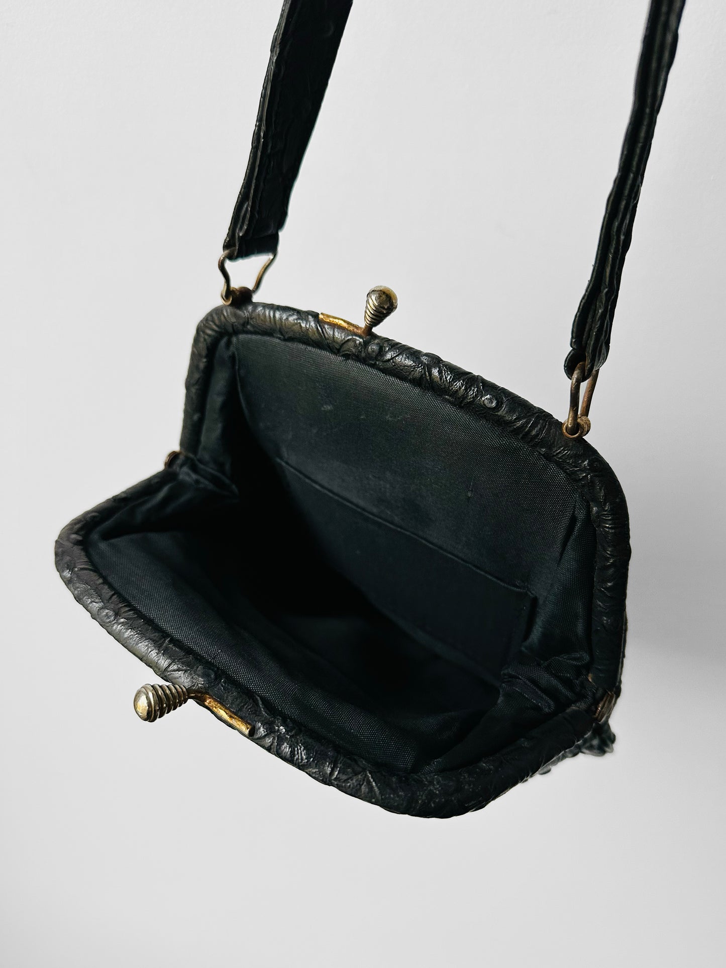 1950s Mid-Century Black Embossed Stippled Leather Kiss-Lock Handbag