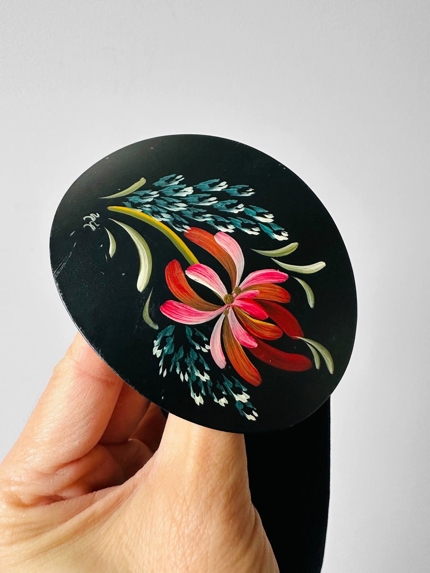 1960s Hand-Painted Floral Wide Elastic Belt with Oval Buckle - Sz. M/L