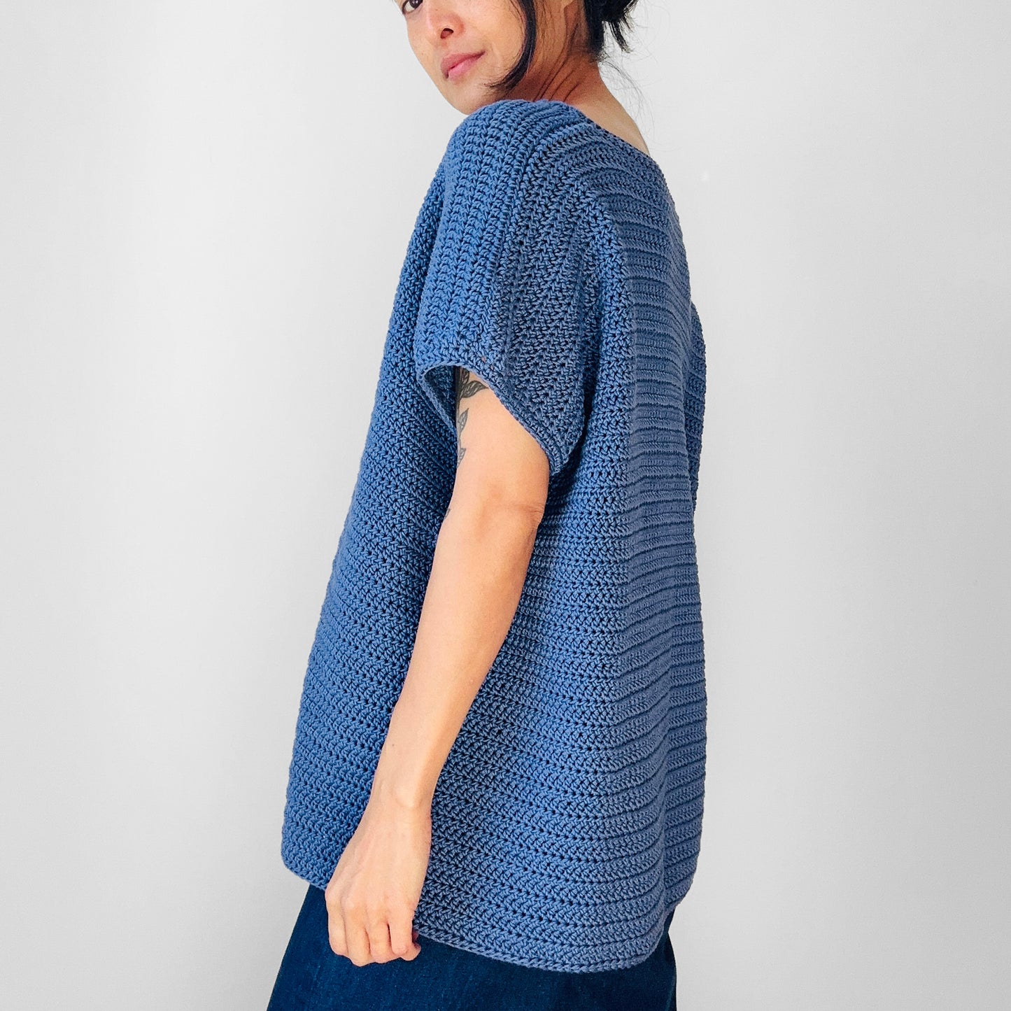 1970s Cornflower Blue Hand-Knit Sleeveless Knit Sweater - Sz. O/S