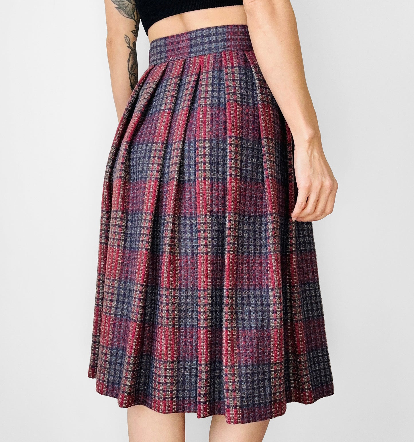1960s-1970s Heavy Wool Pink Purple Pleated Fit and Flare Plaid Skirt - Sz. M/L