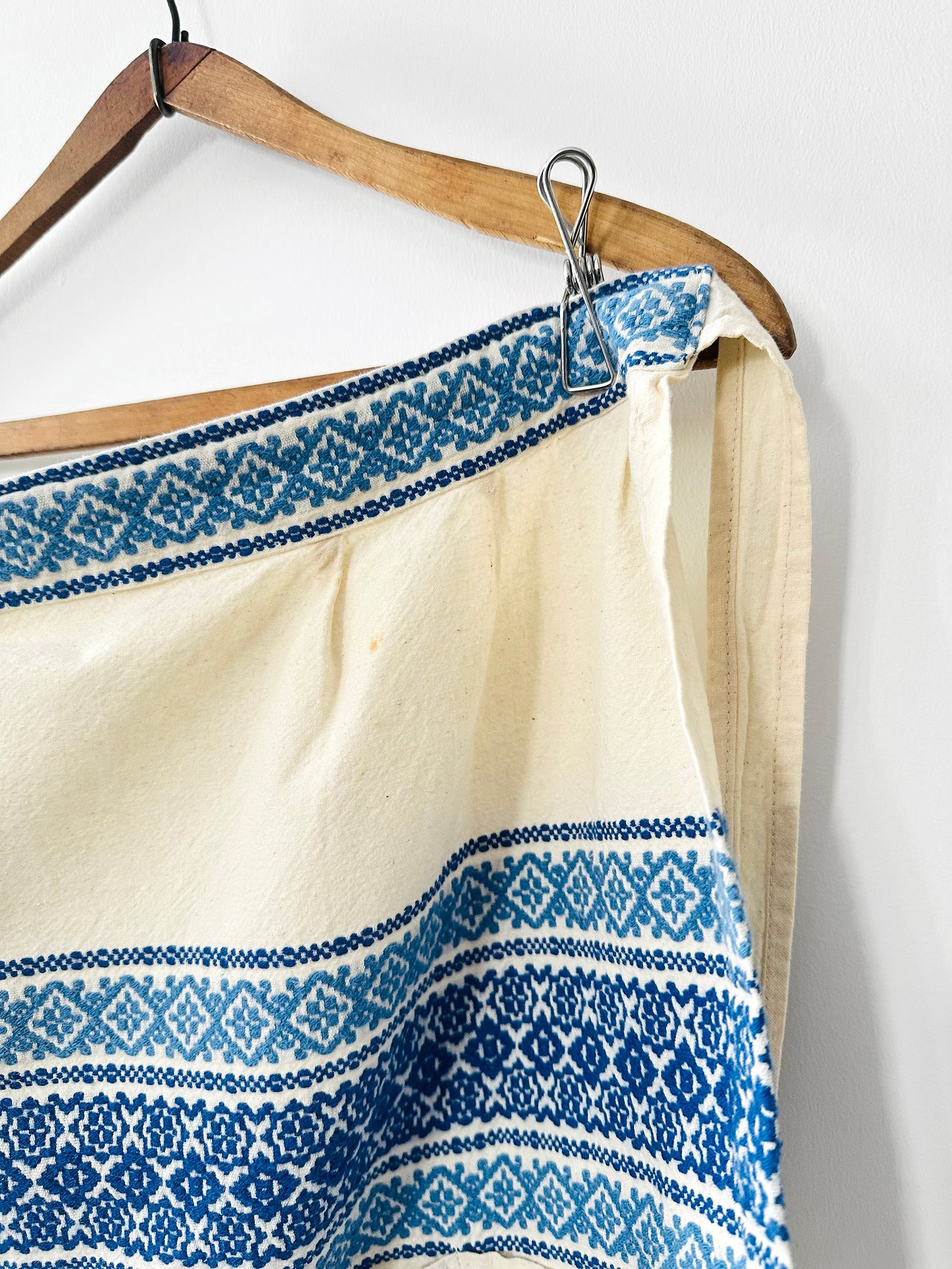 Vintage 1960s Blue and Off-White Cotton Linen Folk Embroidered Apron