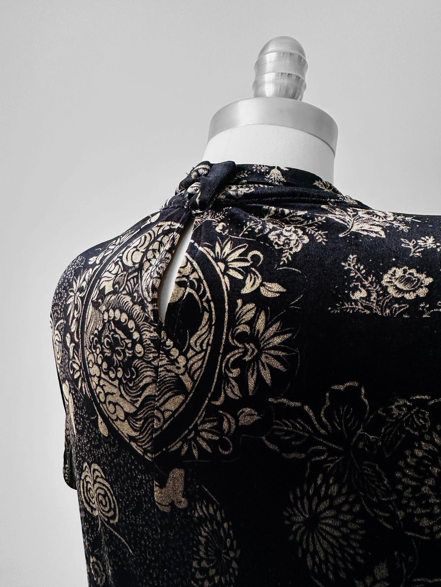 1990s Long Black and Gold Velour Asian Patterned Dress - Sz. Sm