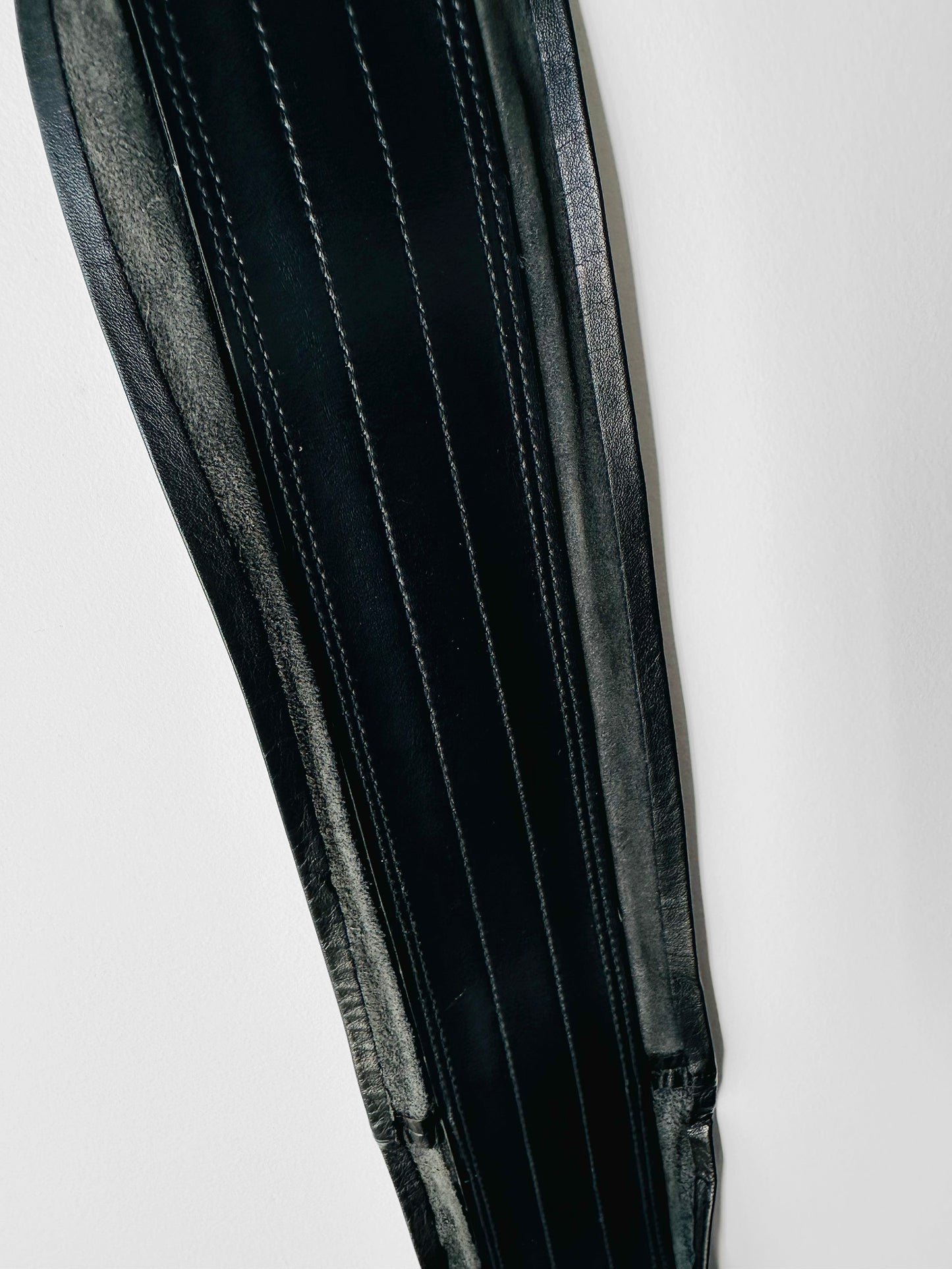 1970s - 1980s Wide Black and Gold Leather Cat Head Belt - Sz. M/L