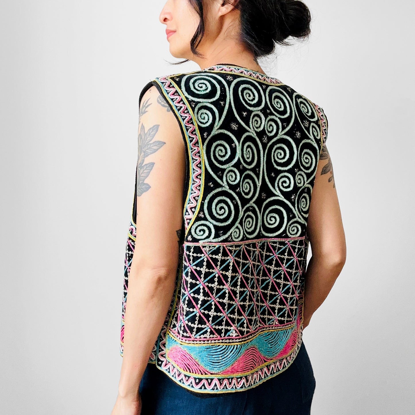 1980s Embroidered Patterned Statement Vest - Sz. M/L
