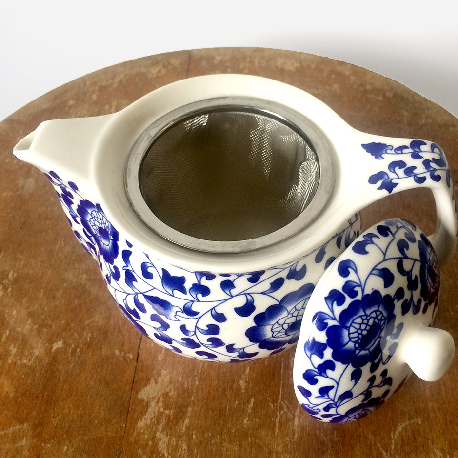 Blue and White Floral Patterned Japanese Porcelain Teapot Tea set w/Filter