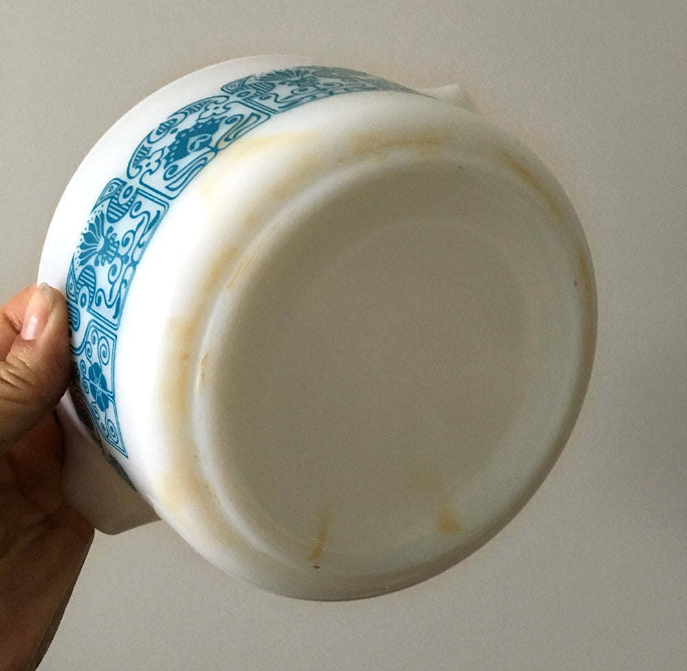 Set of 4 1960s MCM Mid-Century Modern Blue and White Pyrex Folk Design Mixing Pyrex Baking Bowls