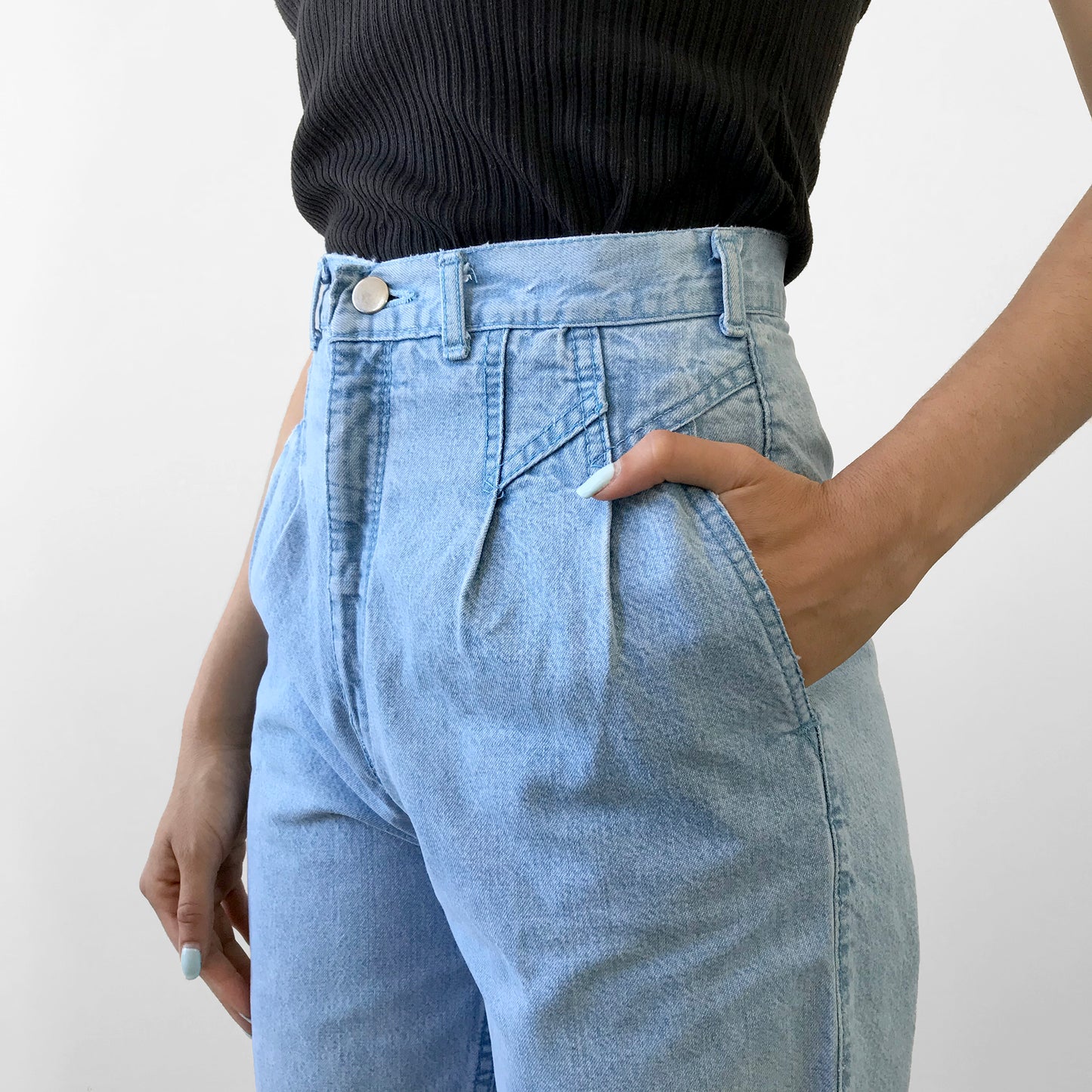 1980s Light-Wash High-Waisted Pleated Front Tapered Leg Denim Blue Jeans