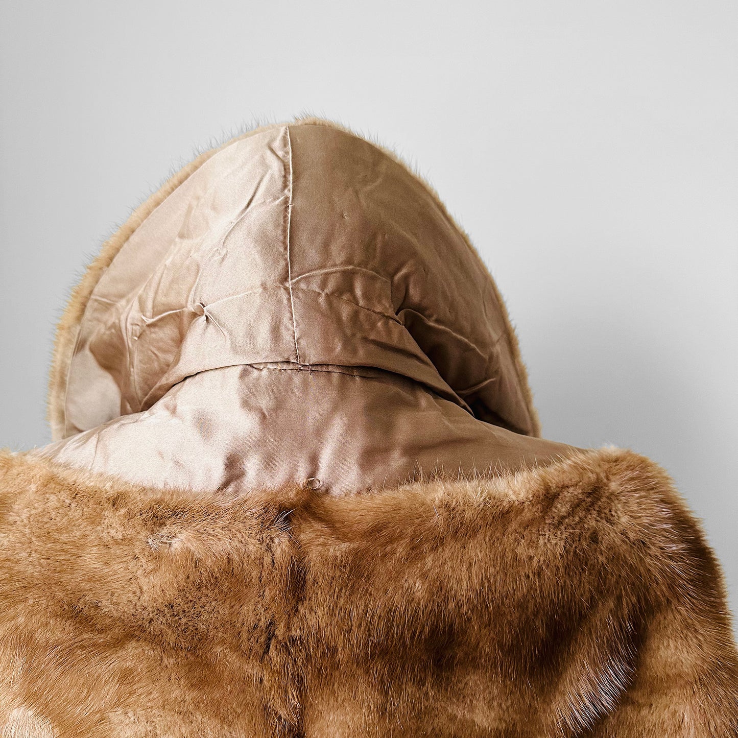 1950s - 1960s Beige and Tan Toned HUDSON's BAY Co. Fur Lined Stole