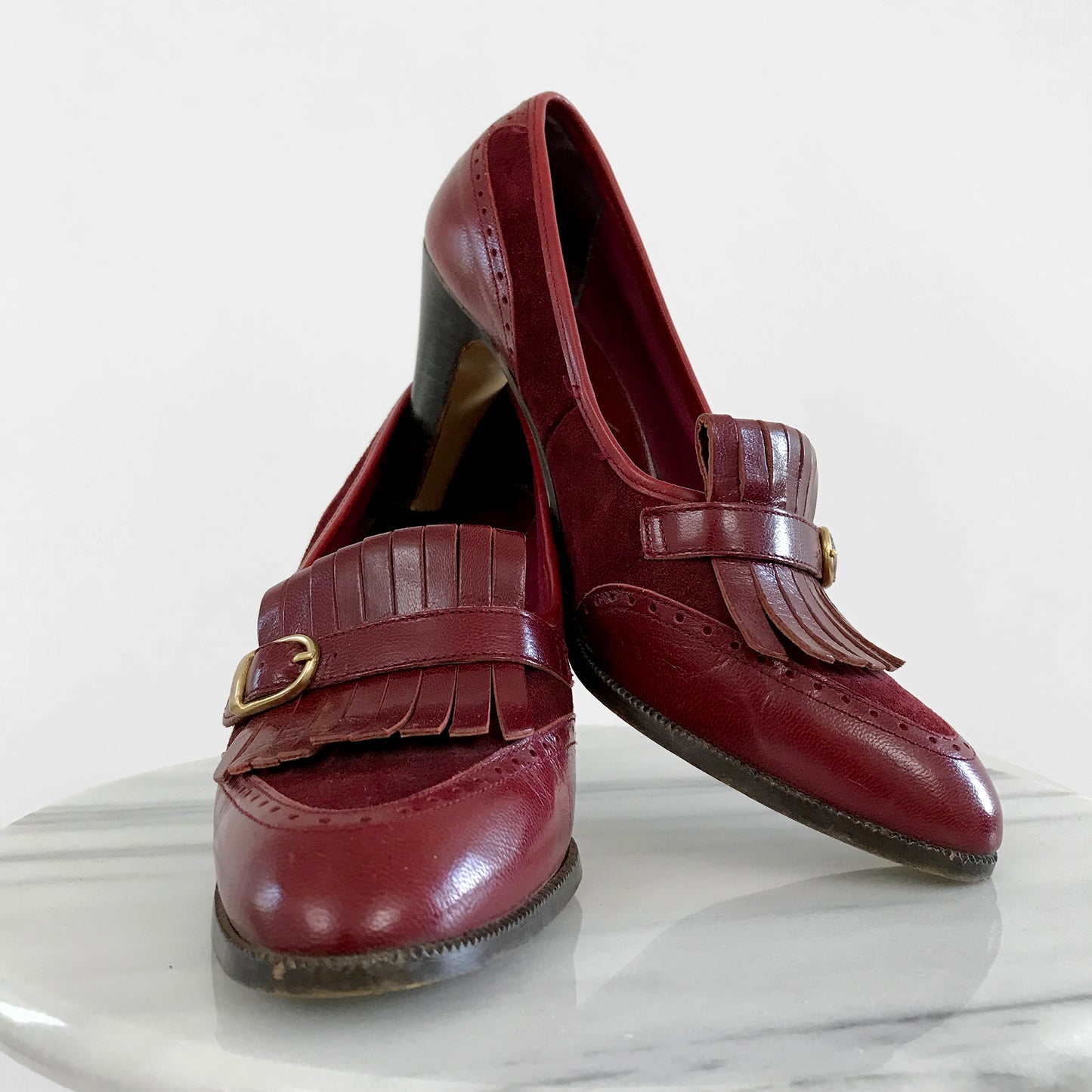 Vintage 1970s - 1980s Wine-Coloured Suede Leather Oxford-Style Buckled Heels - Sz. 6.5M