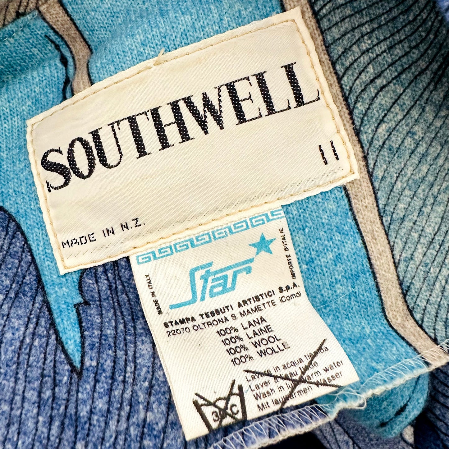 1970s Blue Architectural Patterned Wool Button-Front Belted Knee-Length Tie-Neck Shift Dress - Sz. S