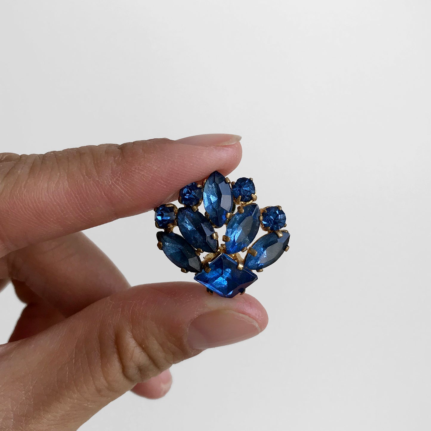 Antique 1920s Czechoslovakia Blue Saphiret Screw-Back Earrings