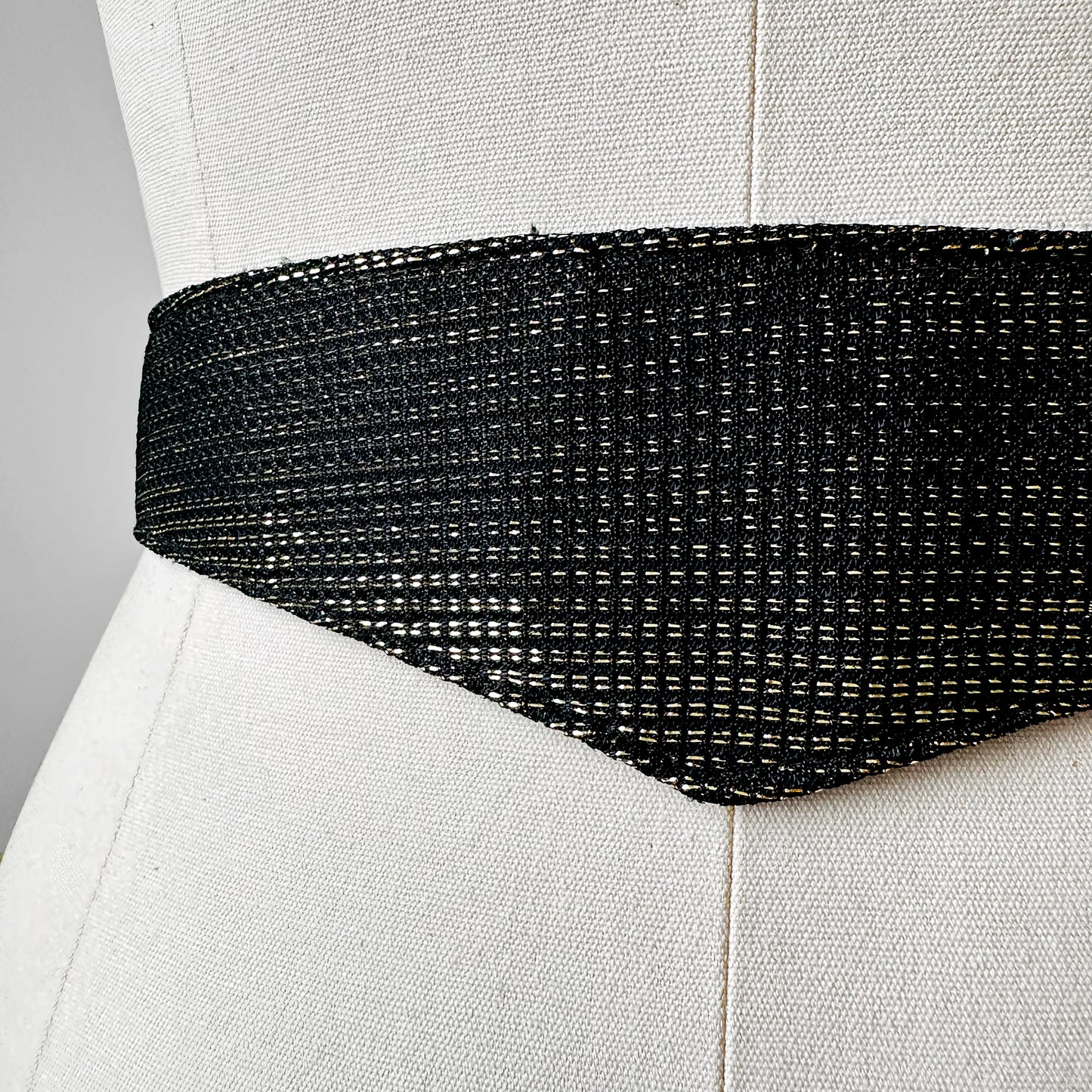 1980s Black Gold Metallic Thread Belt - Sz. 28.5