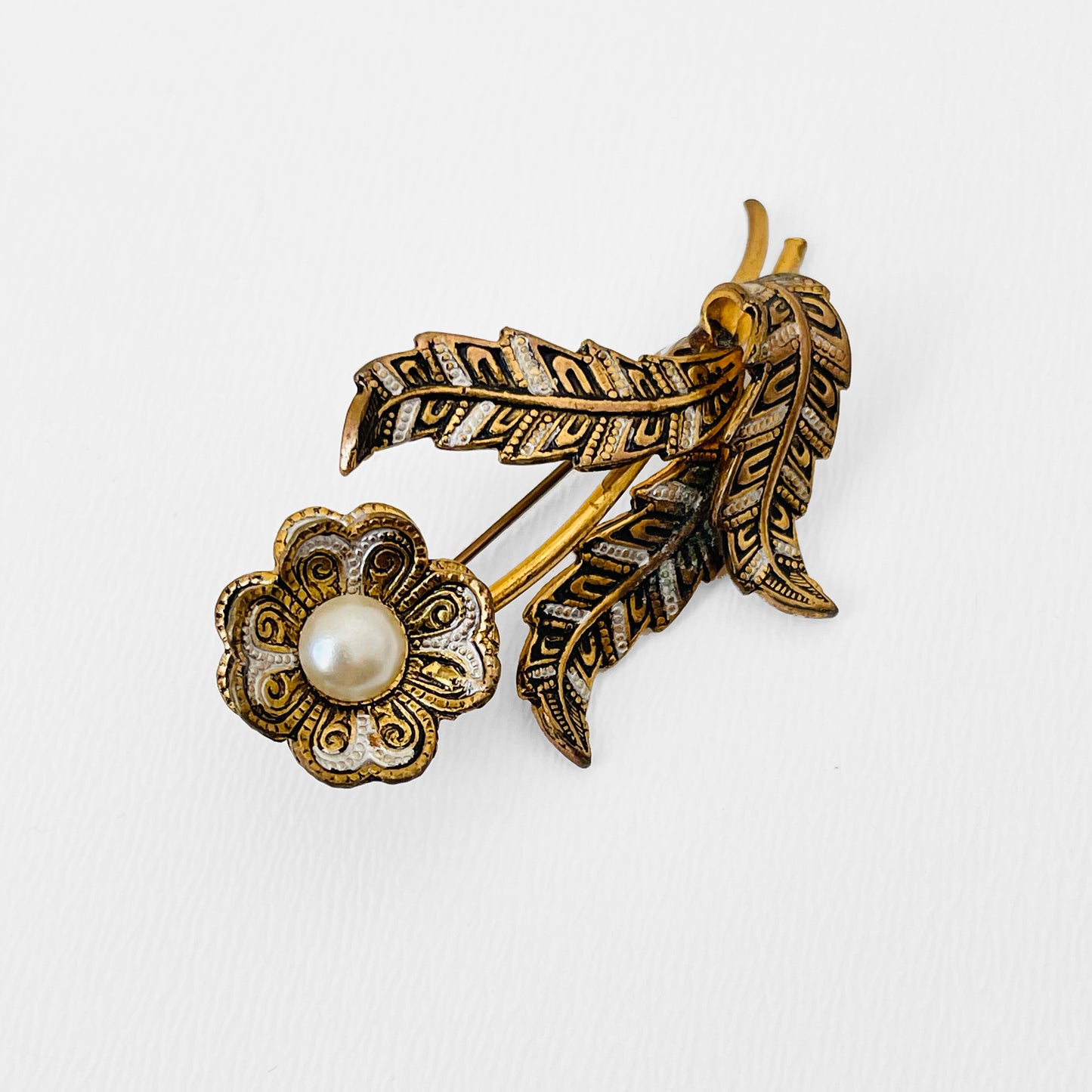 1950s - 1960s Gold-Toned Black White Etched Floral Faux-Pearl Brooch