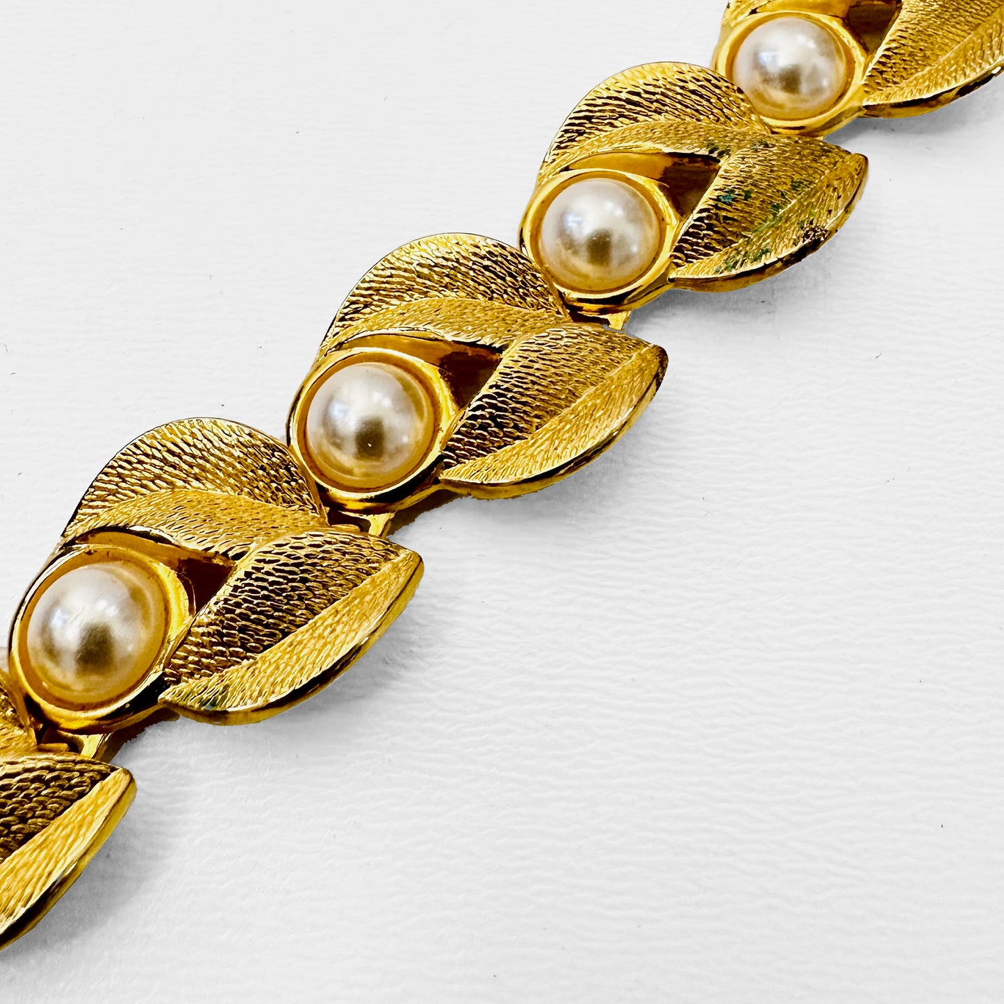 1950s Gold-Toned Leaf Faux Pearl Link Necklace