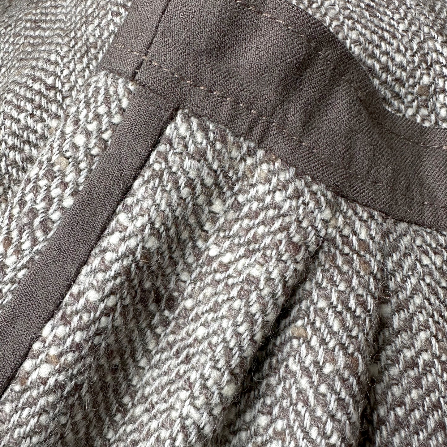 1970s - 1980s Louis Feraud Taupe Grey Woven Wool Lined Fitted Skirt - Waist 25.5