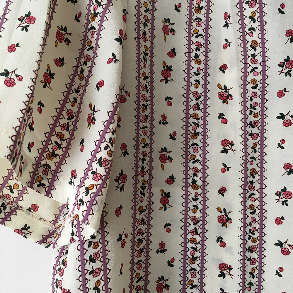 1970s Off-White Floral Rose Patterned Short Sleeve Collared Blouse