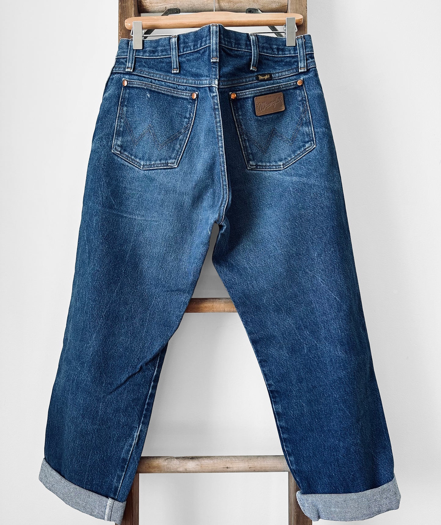 Modern Vintage Heavy Distressed Soft Well-Worn Rolled Cuff Frayed Hem Relaxed Fit WRANGLER Denim Blue Jeans - Waist 31