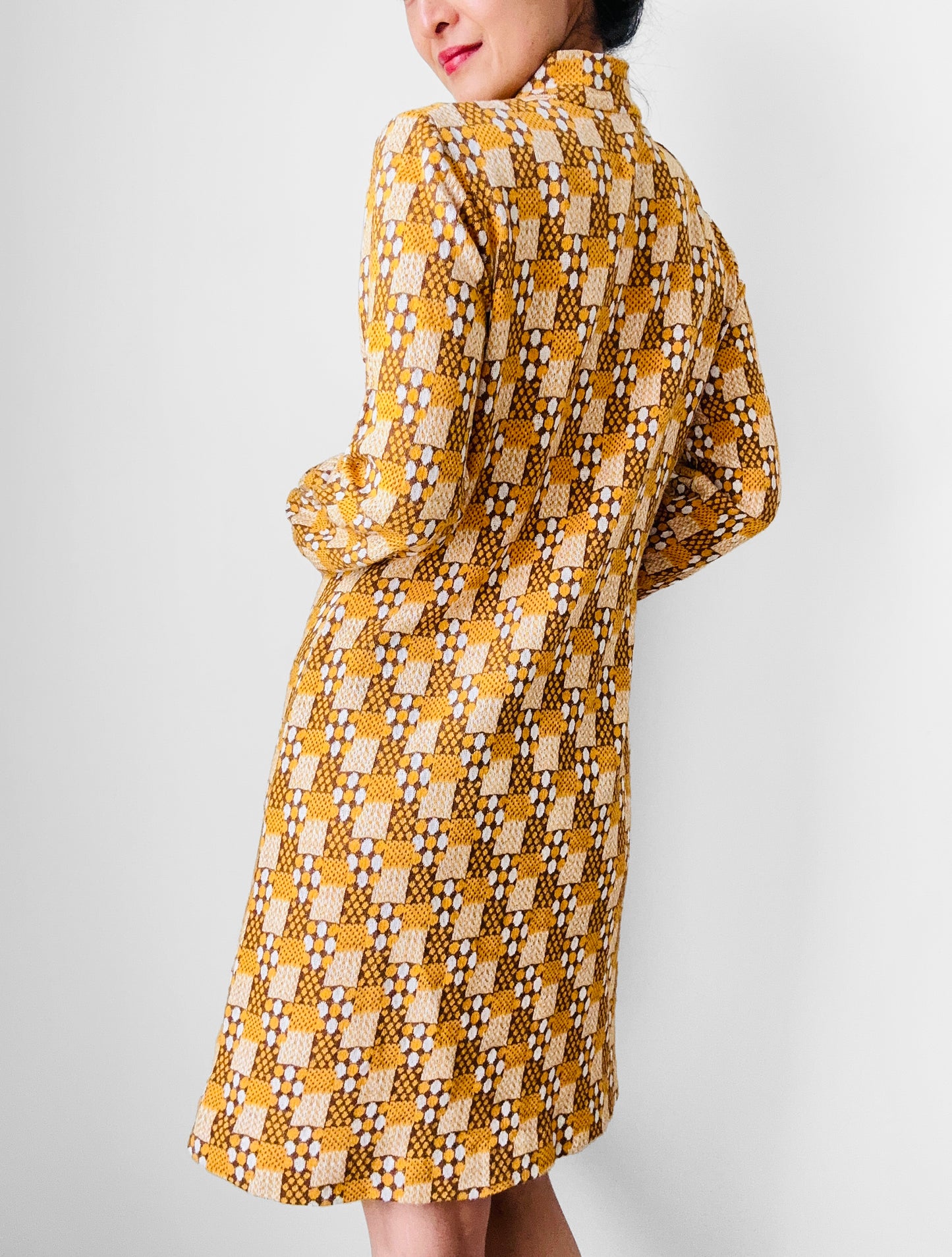 1960s - 1970s Mustard and Brown Knit Patterned Mock-Neck Button-Front Shift Dress - Sz. S
