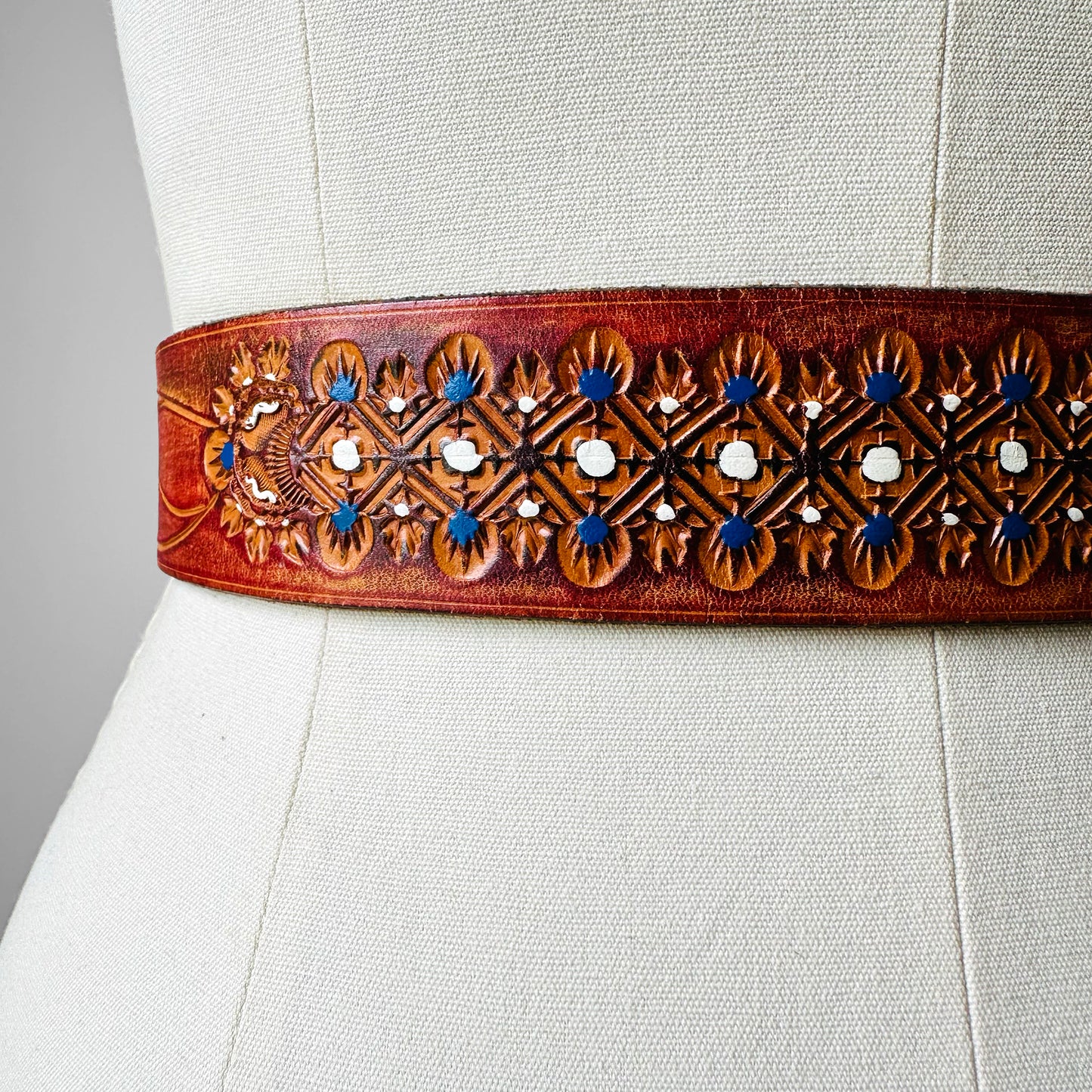 1970s - 1980s Brown Tooled Leather Floral Belt - Sz. 27.5-33 inch