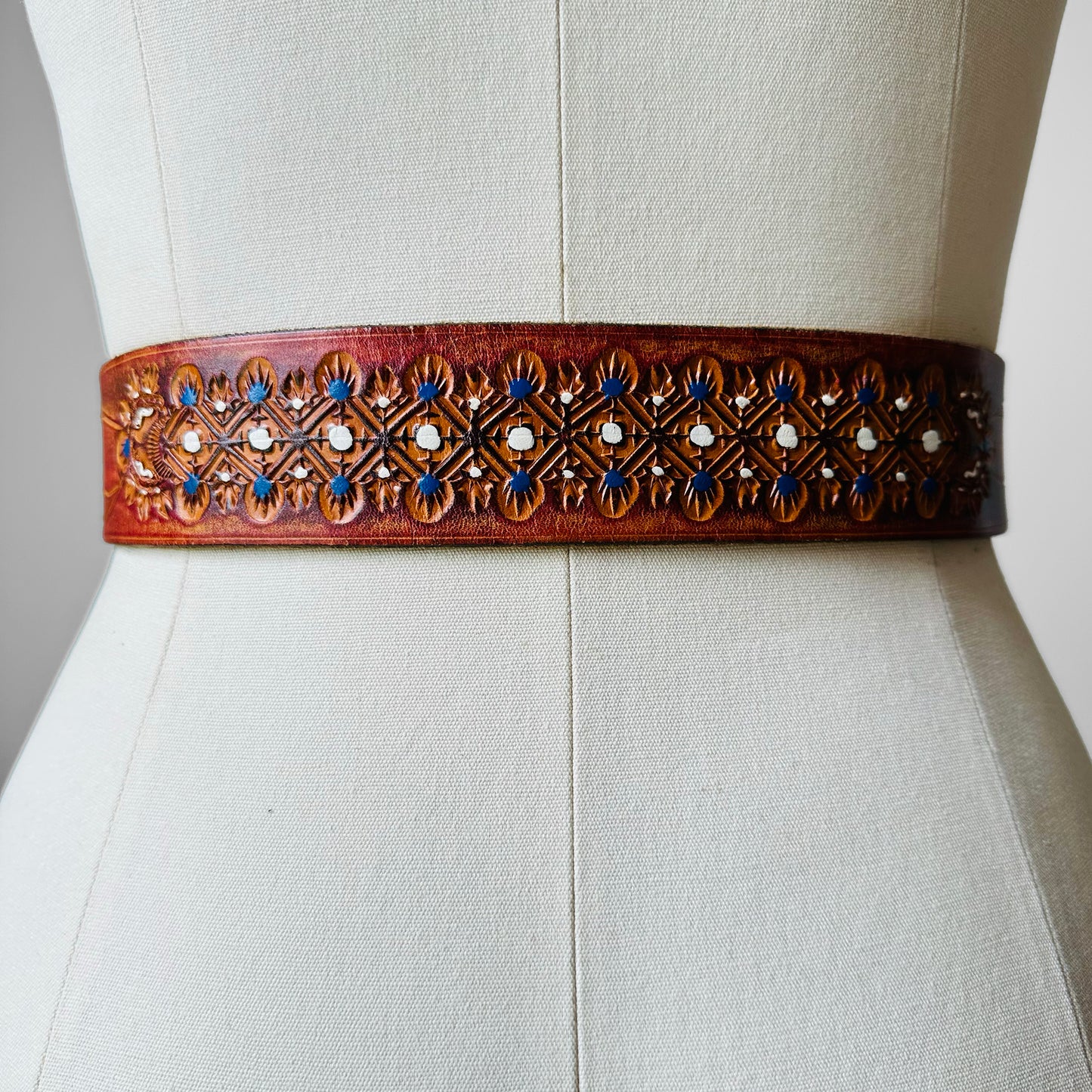 1970s - 1980s Brown Tooled Leather Floral Belt - Sz. 27.5-33 inch