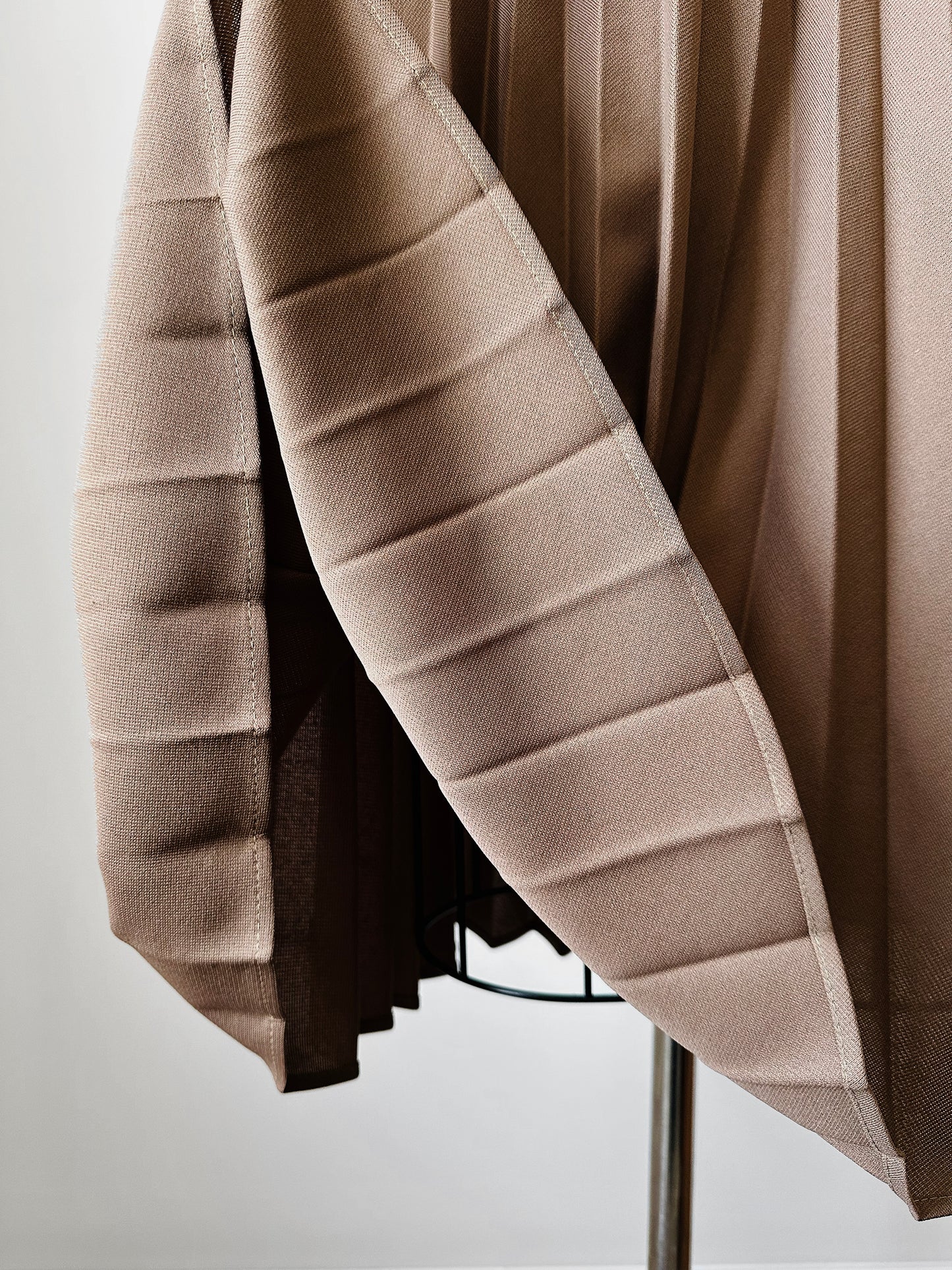 1970s Tan Elastic Waist Pleated Skirt - Sz. M/L