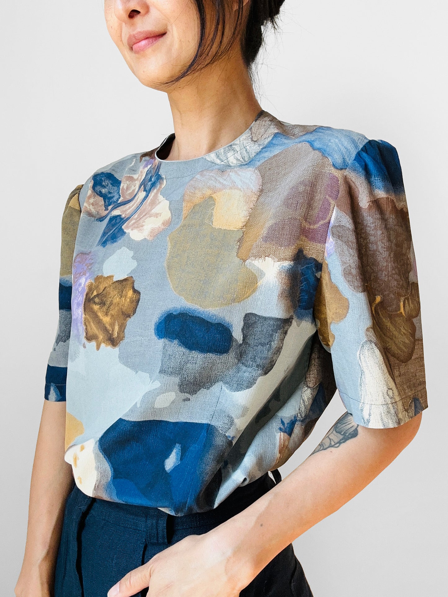 1980s Painterly Multi Tone Short Sleeve Blouse  - Sz. S/M