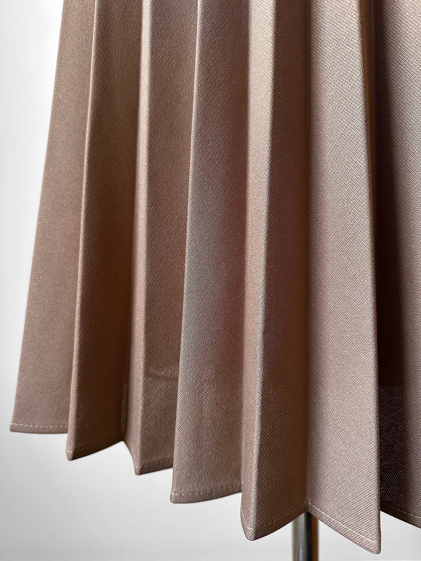 1970s Tan Elastic Waist Pleated Skirt - Sz. M/L