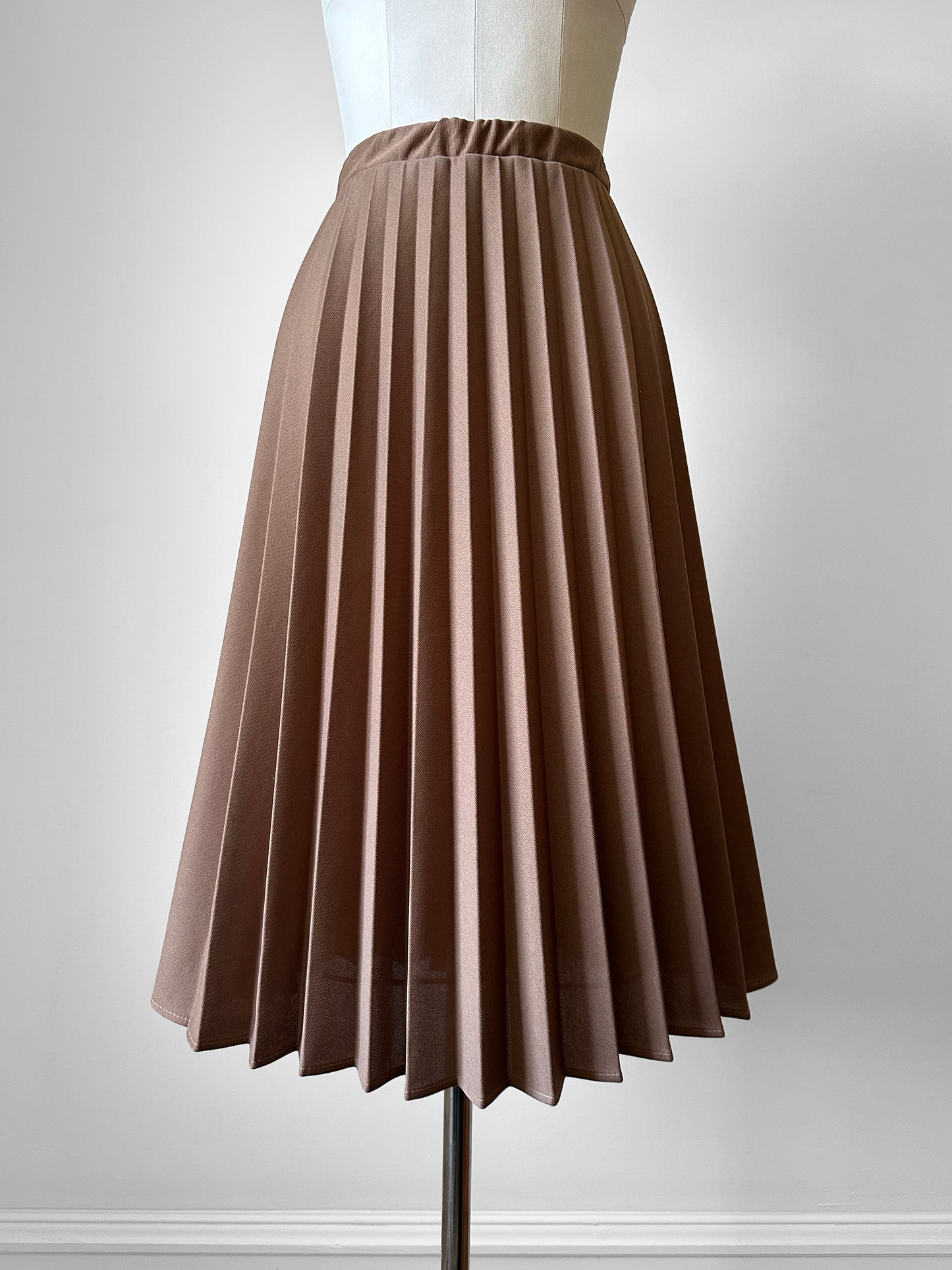 1970s Tan Elastic Waist Pleated Skirt - Sz. M/L