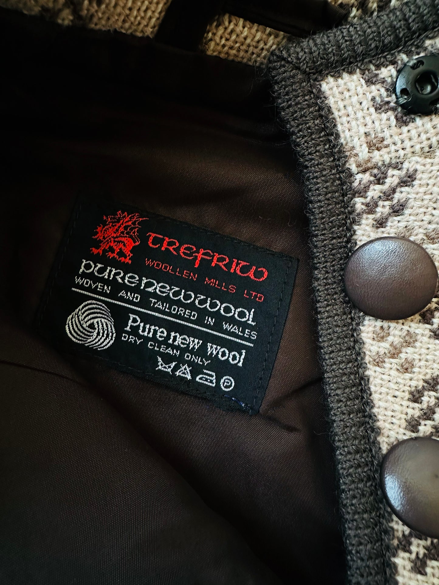 1960s - 1970s Soft Taupe Trefriw Woollen Mills Welsh Deadstock Patterned Cape Coat