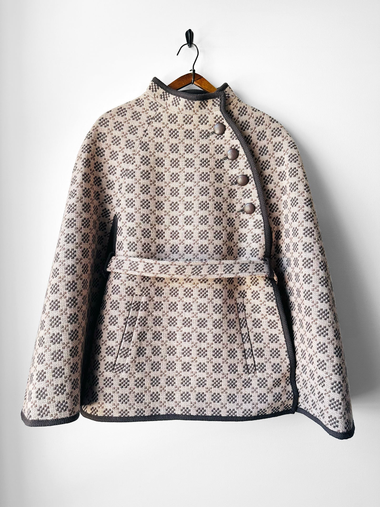 1960s - 1970s Soft Taupe Trefriw Woollen Mills Welsh Deadstock Patterned Cape Coat