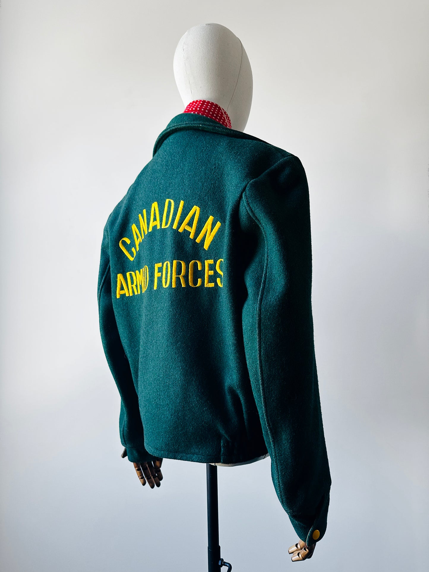 1970s - 1980s Hunter Green Embroidered Snap Button Canadian Armed Forces Patch Jacket