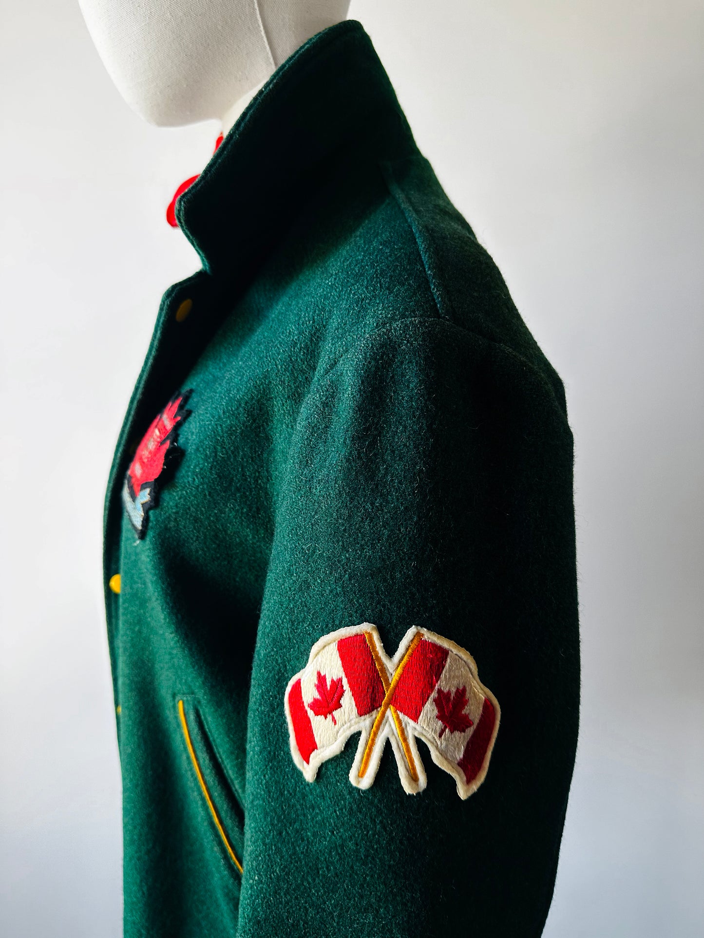 1970s - 1980s Hunter Green Embroidered Snap Button Canadian Armed Forces Patch Jacket