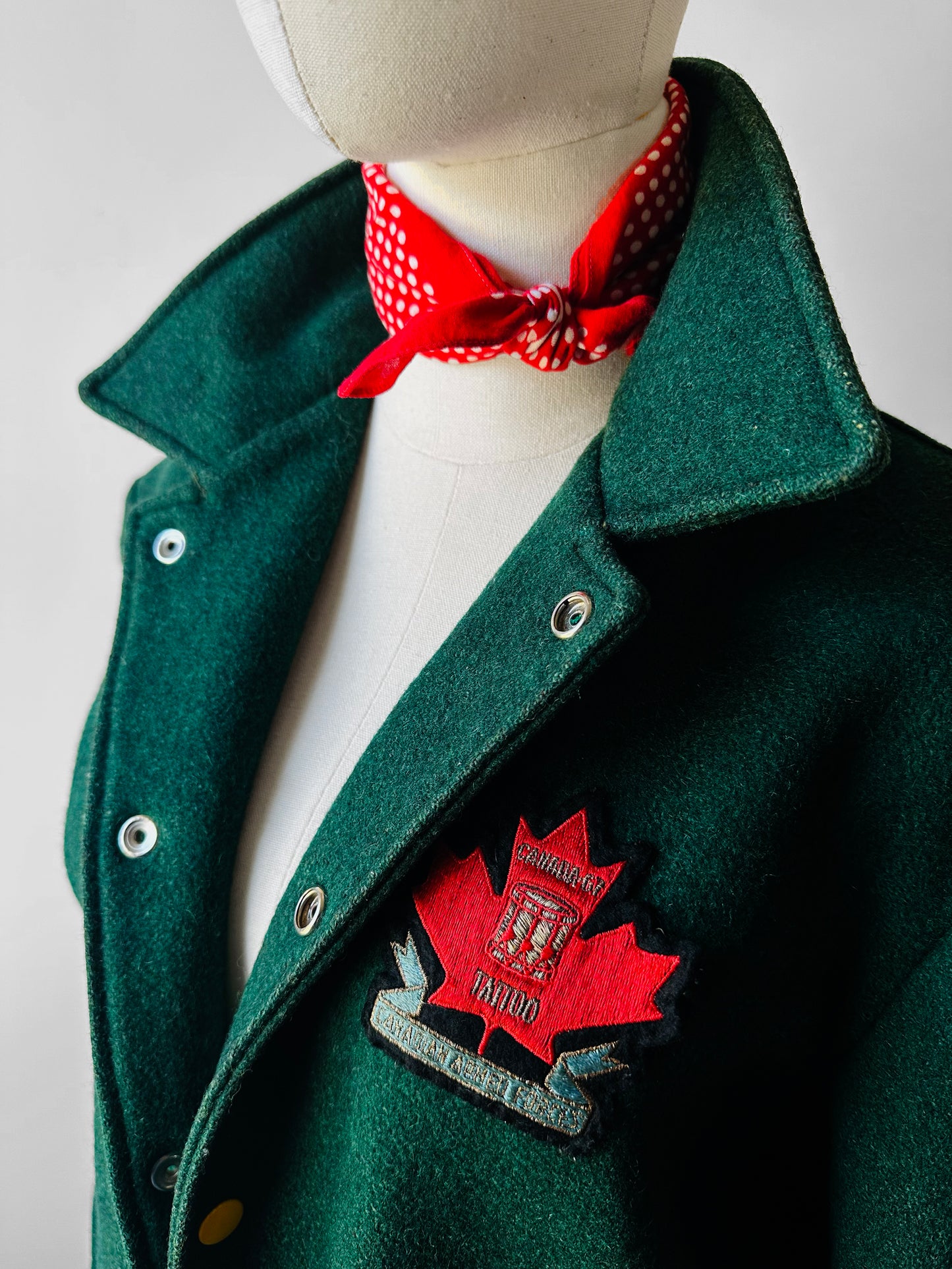 1970s - 1980s Hunter Green Embroidered Snap Button Canadian Armed Forces Patch Jacket