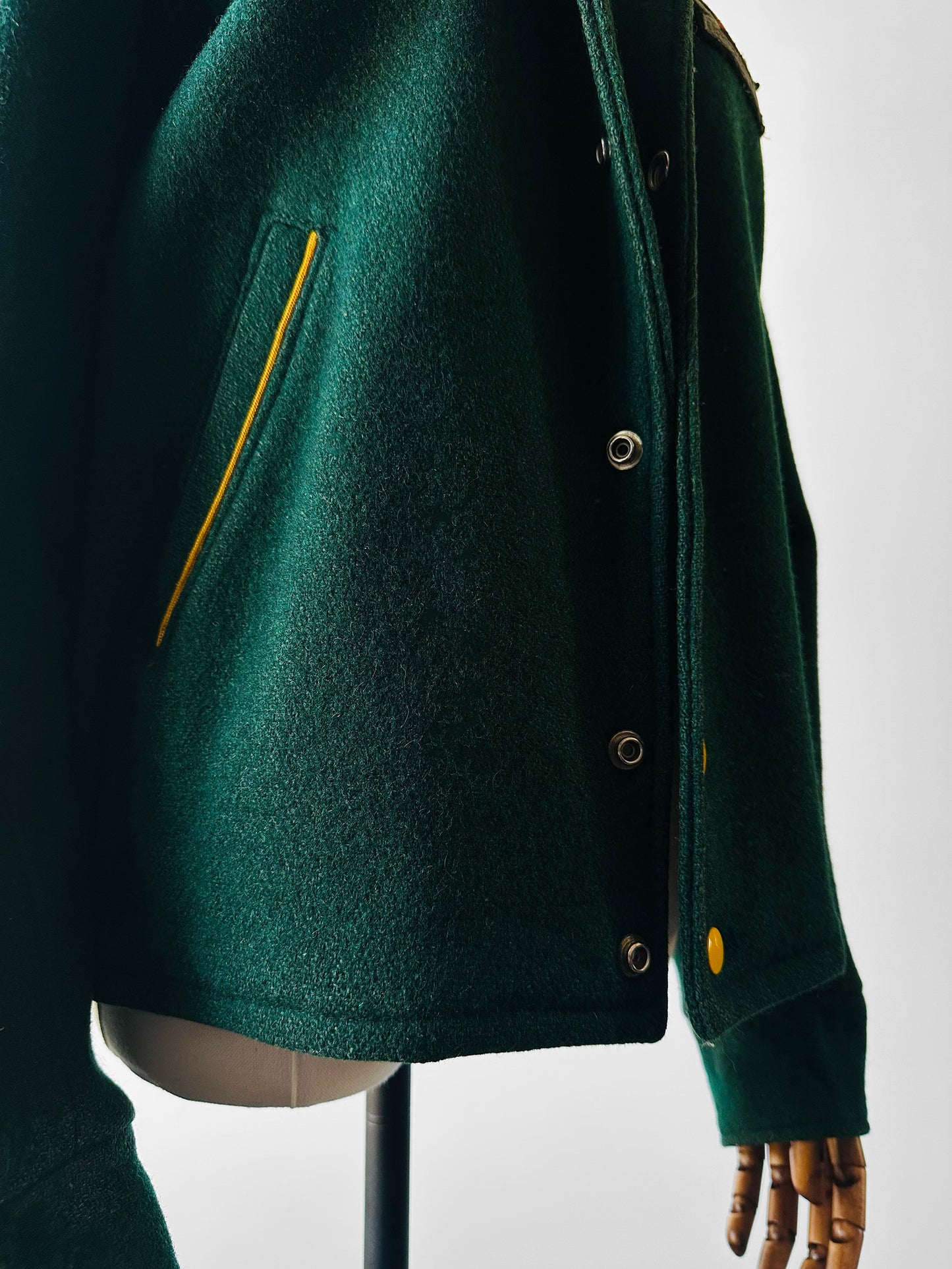 1970s - 1980s Hunter Green Embroidered Snap Button Canadian Armed Forces Patch Jacket