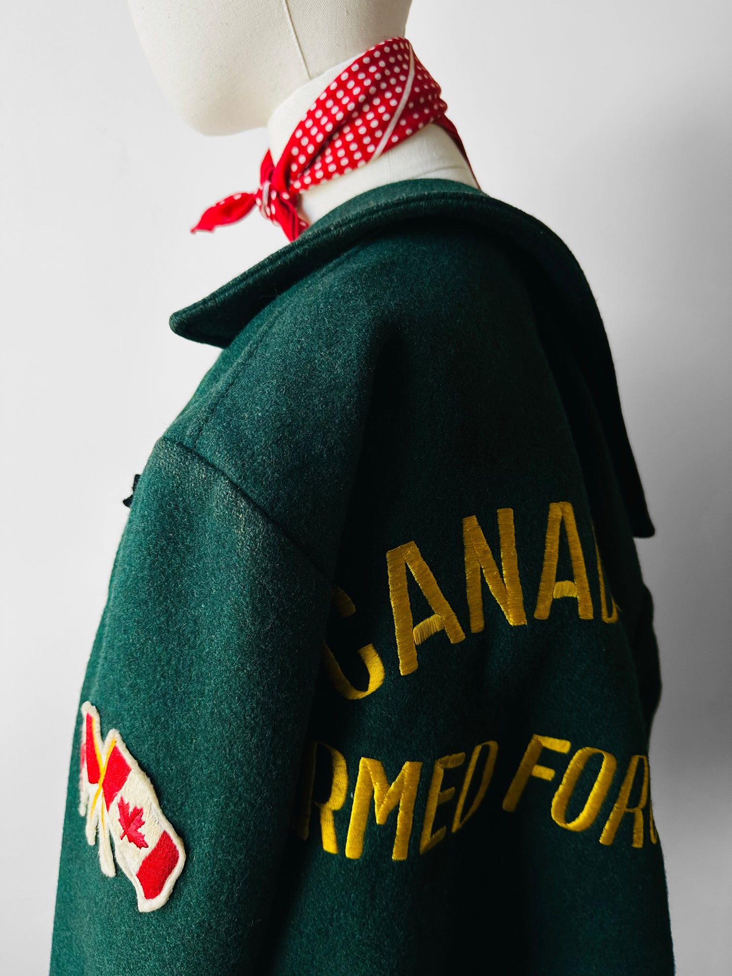 1970s - 1980s Hunter Green Embroidered Snap Button Canadian Armed Forces Patch Jacket