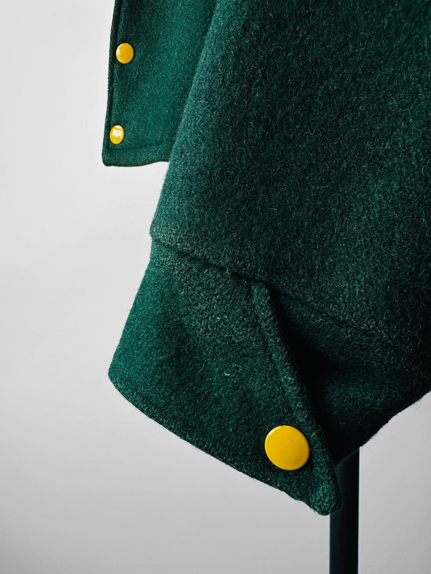 1970s - 1980s Hunter Green Embroidered Snap Button Canadian Armed Forces Patch Jacket