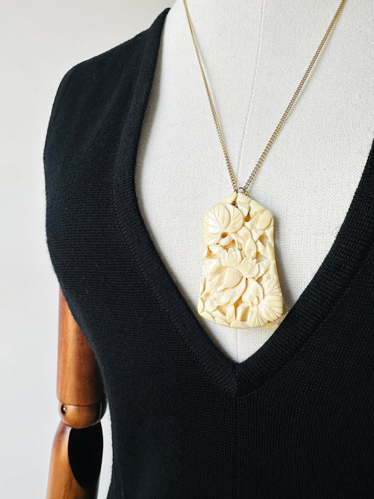 1960s Mid-Century Carved Celluloid Floral Motif Gold-tone Chain Pendant Necklace