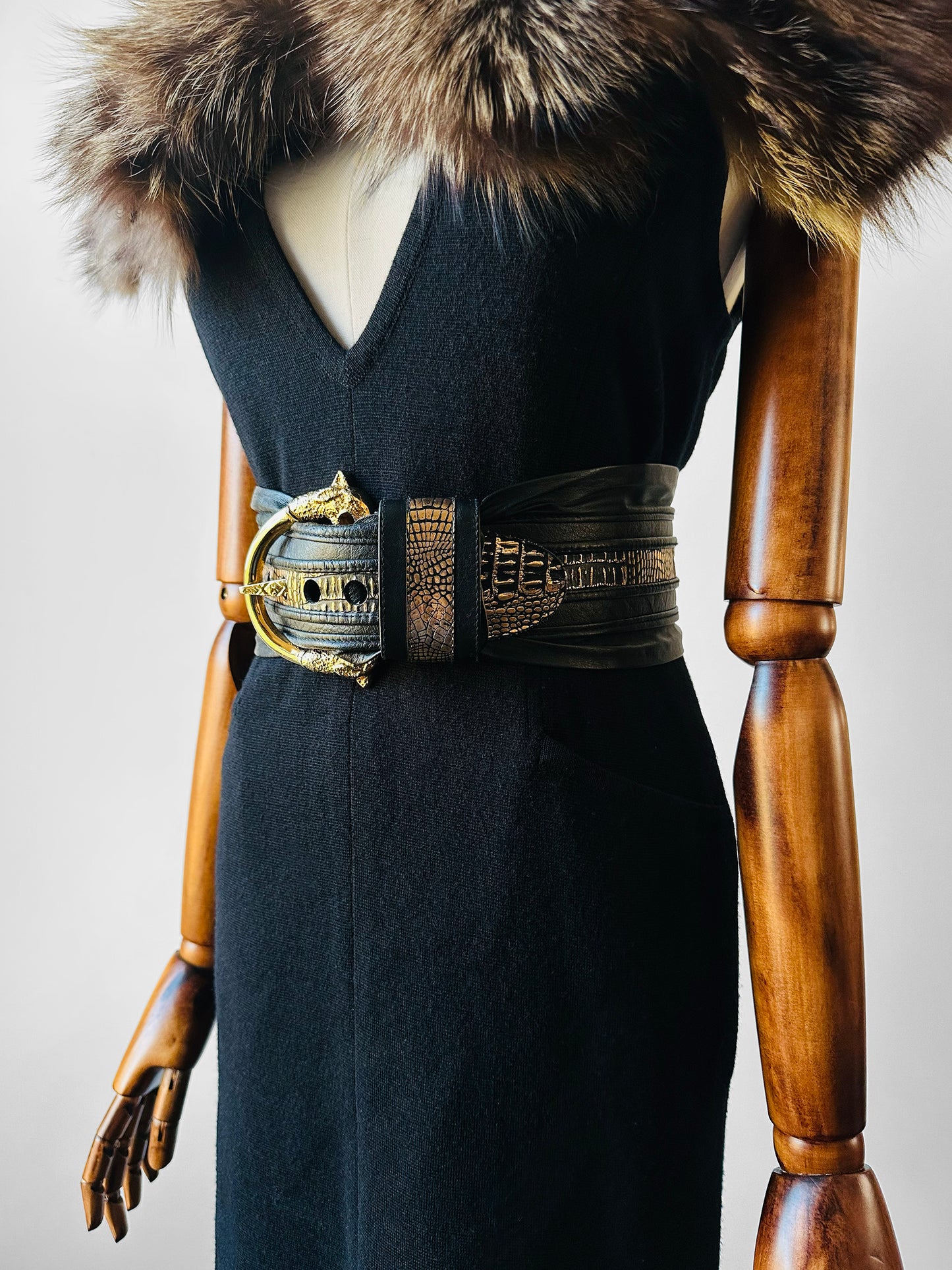 1970s - 1980s Wide Black and Gold Leather Cat Head Belt  - Sz. M/L