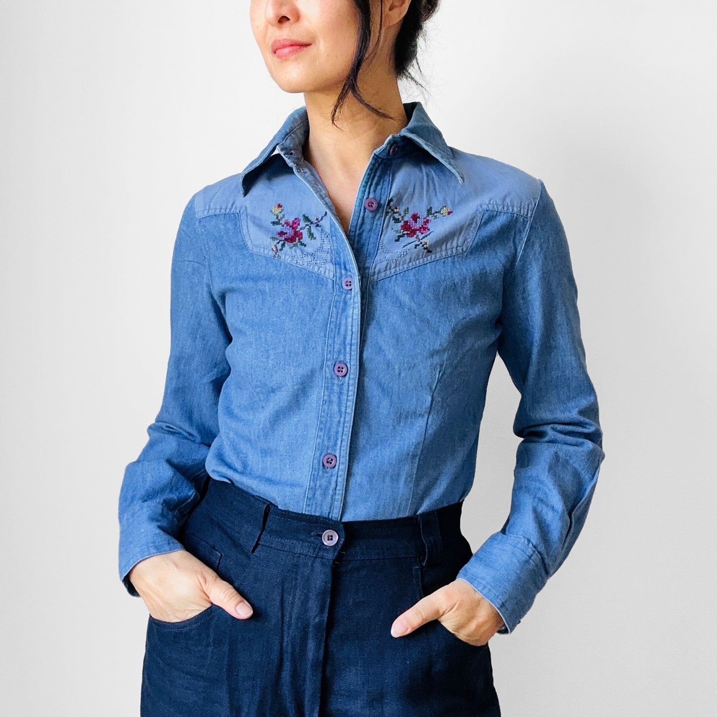 1990s - 2000s Floral Cross Stitch Button-Front Chambray Jean Denim Shirt - Sz. XS