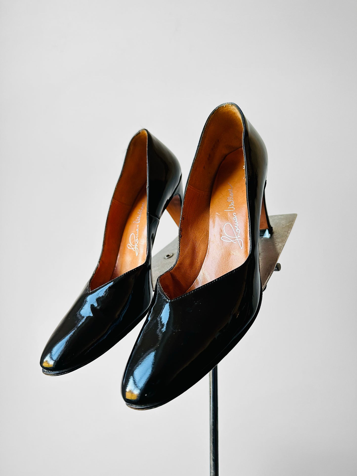 Mid to Late 20th Century Thomas Wallace Black Patent Leather Pump - Sz. 8.5-9