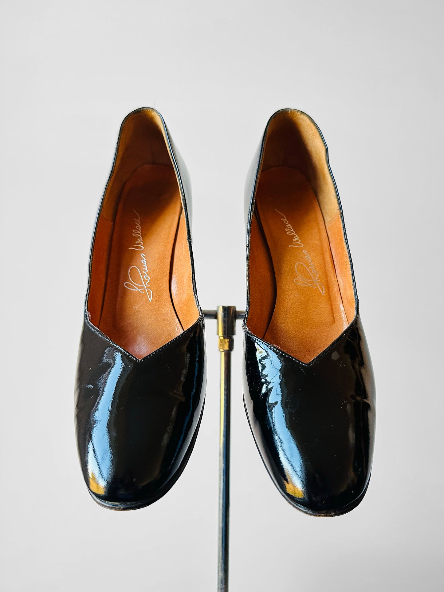 Mid to Late 20th Century Thomas Wallace Black Patent Leather Pump - Sz. 8.5-9