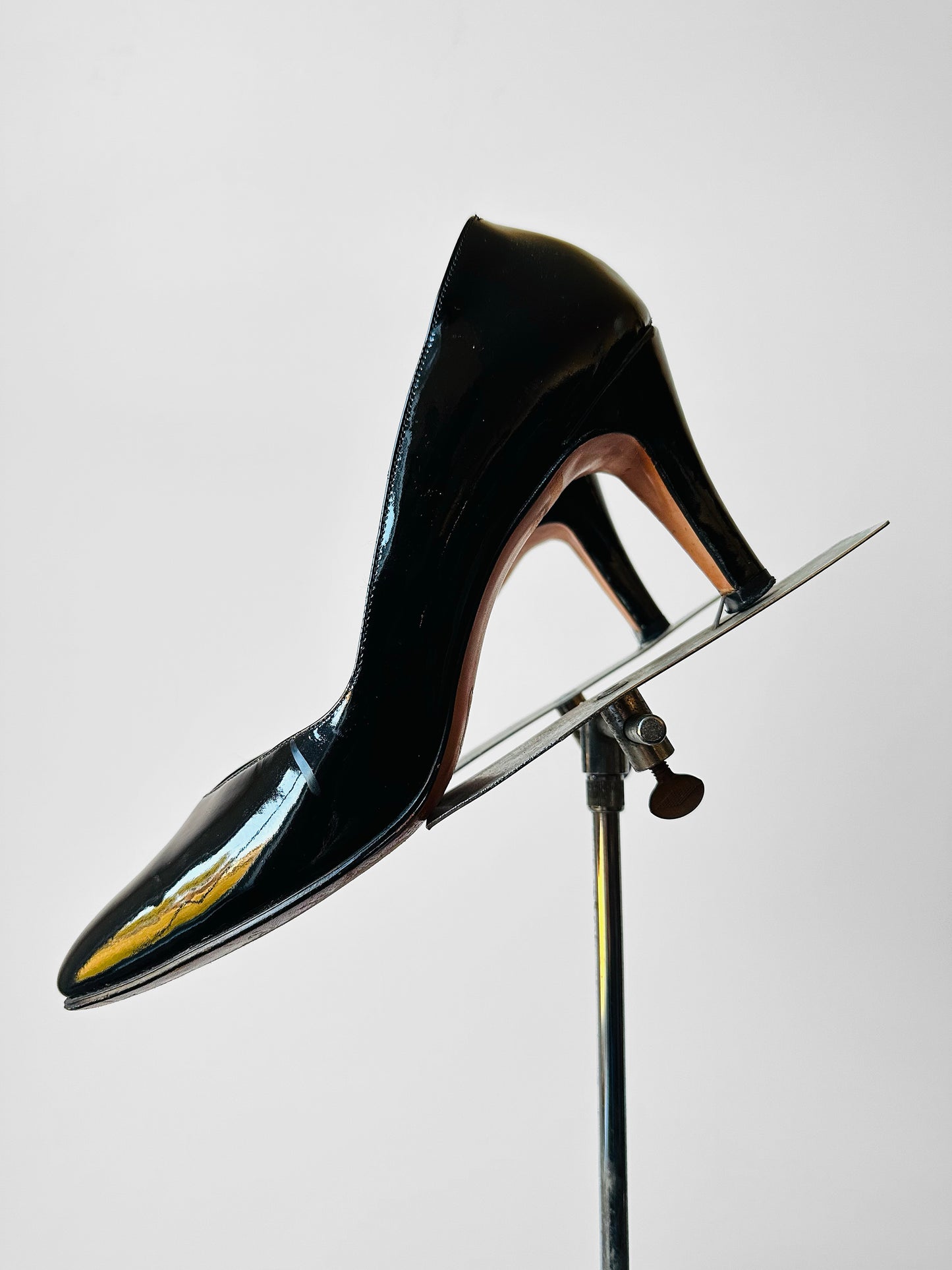 Mid to Late 20th Century Thomas Wallace Black Patent Leather Pump - Sz. 8.5-9