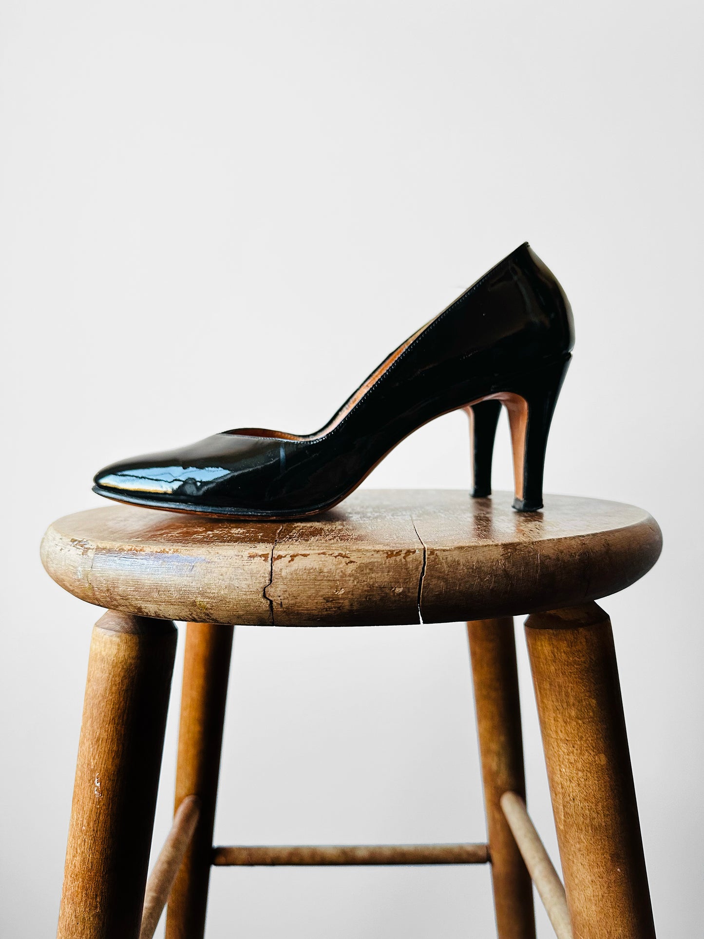 Mid to Late 20th Century Thomas Wallace Black Patent Leather Pump - Sz. 8.5-9