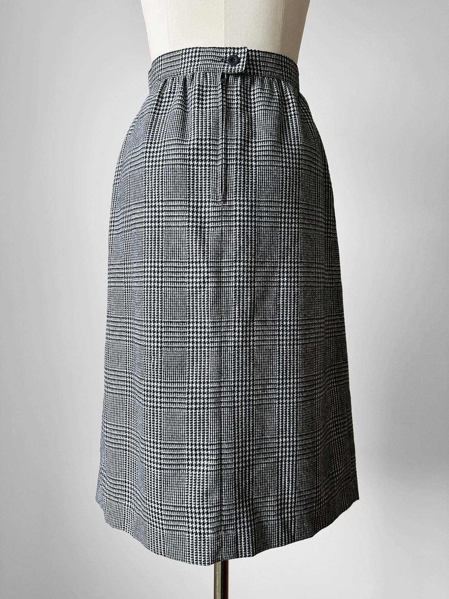 1980s Black and White Houndstooth A-line Inverted Pleat Skirt - Sz. Sm