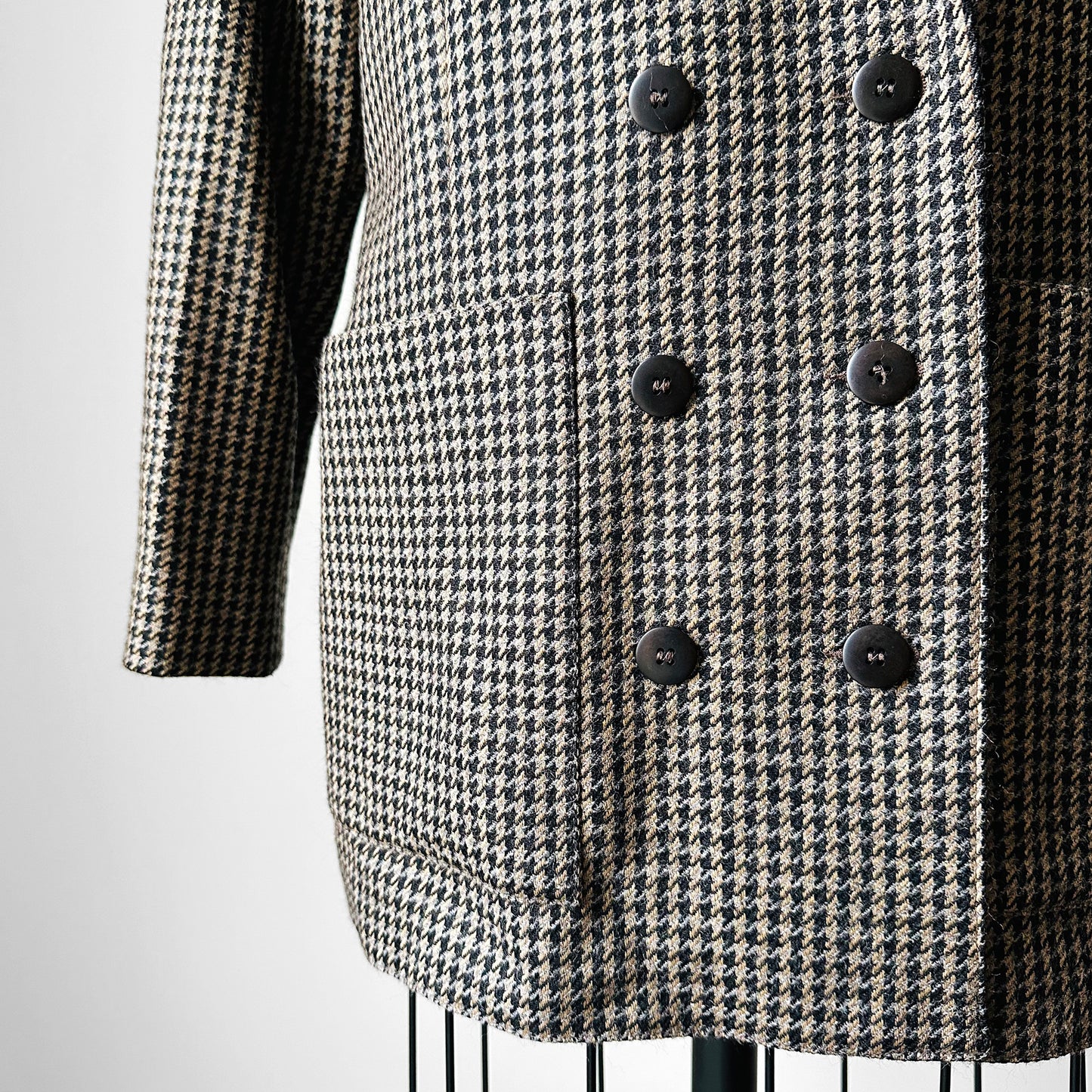 1990s Greige and Black Double-Breasted Wool Houndstooth Blazer - Sz. S/M