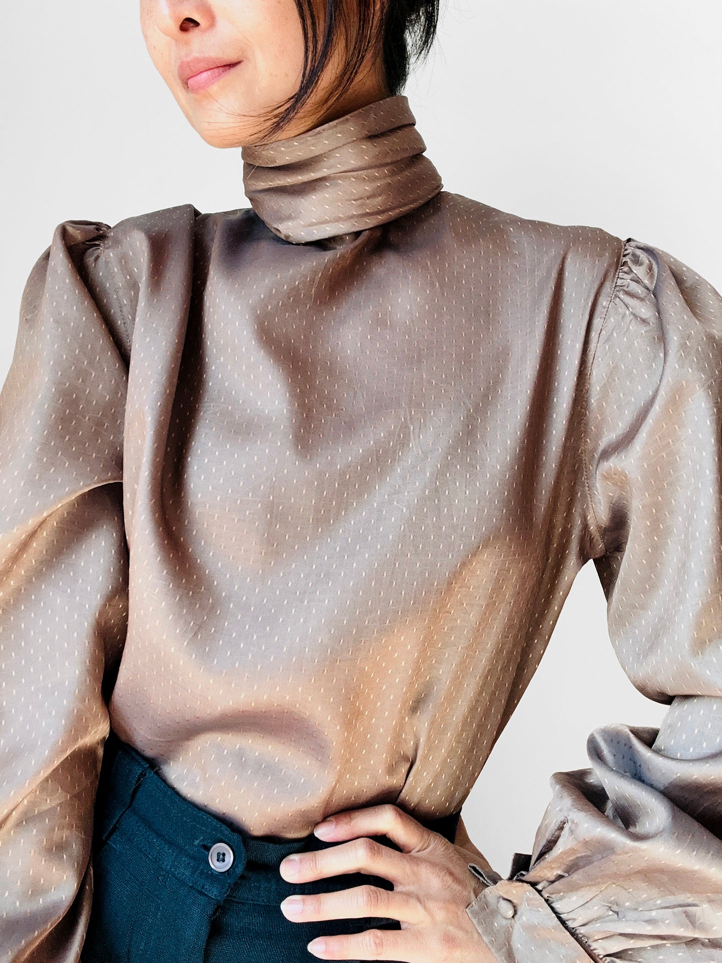 1980s Taupe Ruched Neck Dotted Metallic Blouse - Sz. M