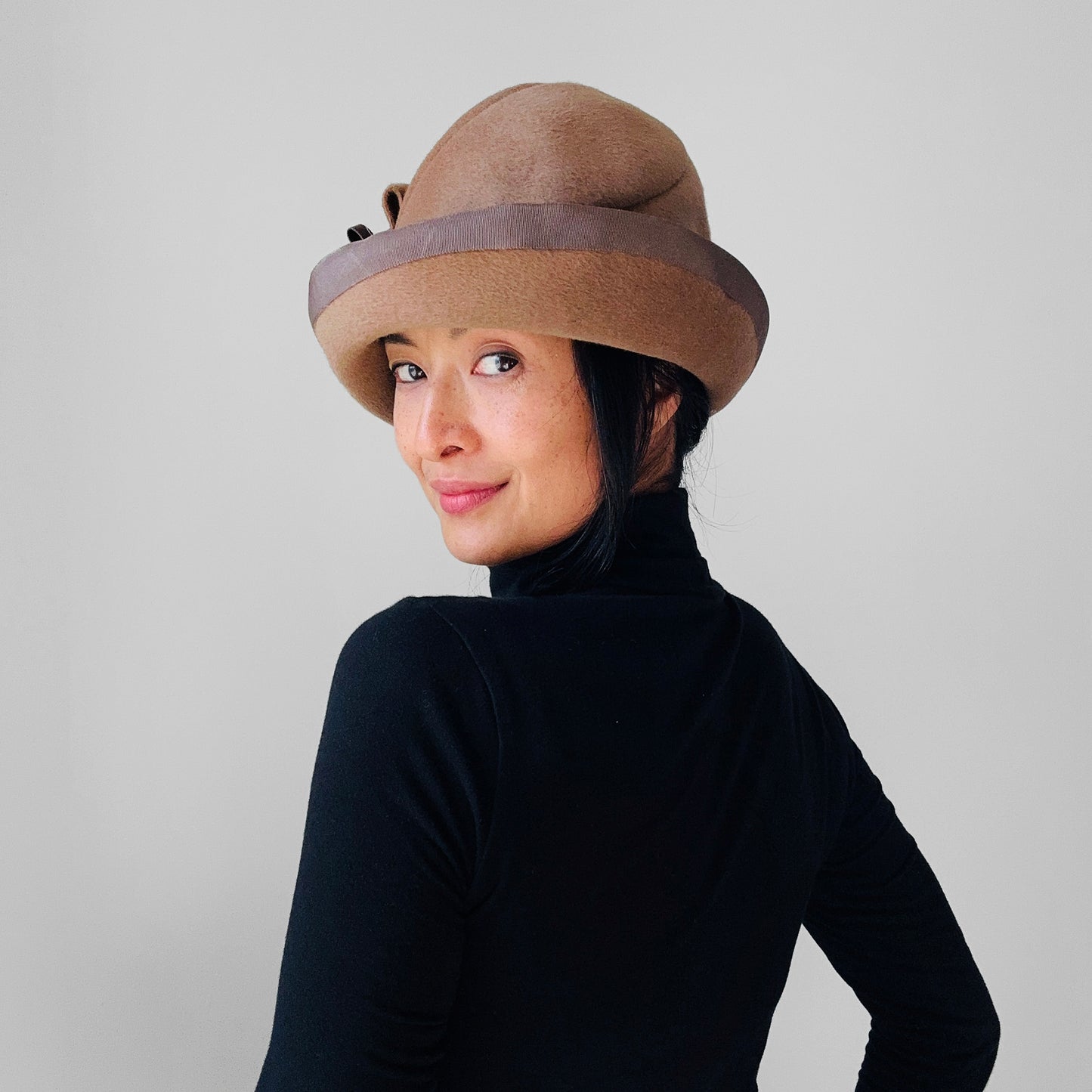 1960s Lilly Dache DEBS Taupe and Grey Wool Felt Fedora - Sz. Sm