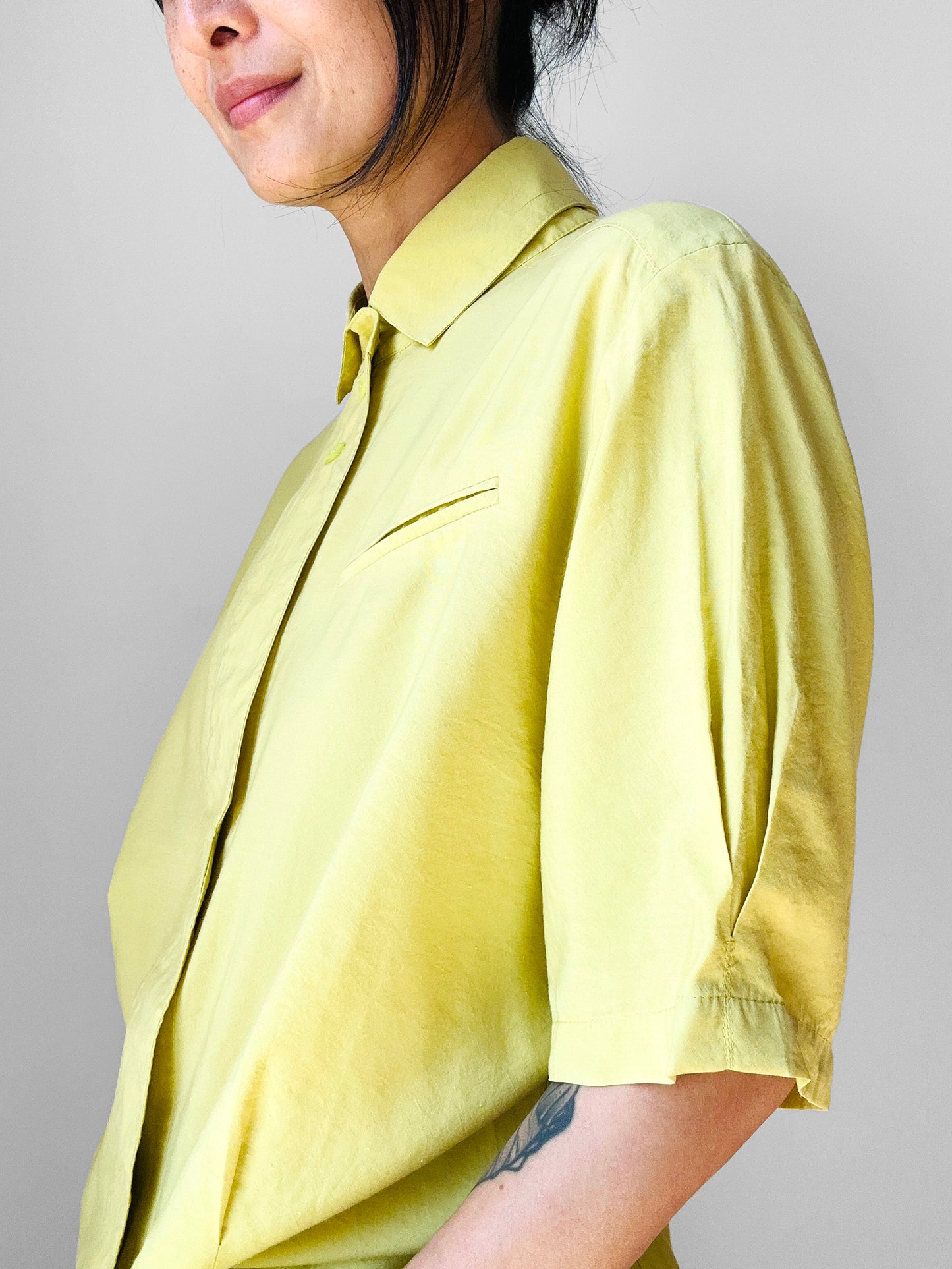 1980s West Germany Pale Chartreuse Short Sleeve Collared Blouse  - Sz. M