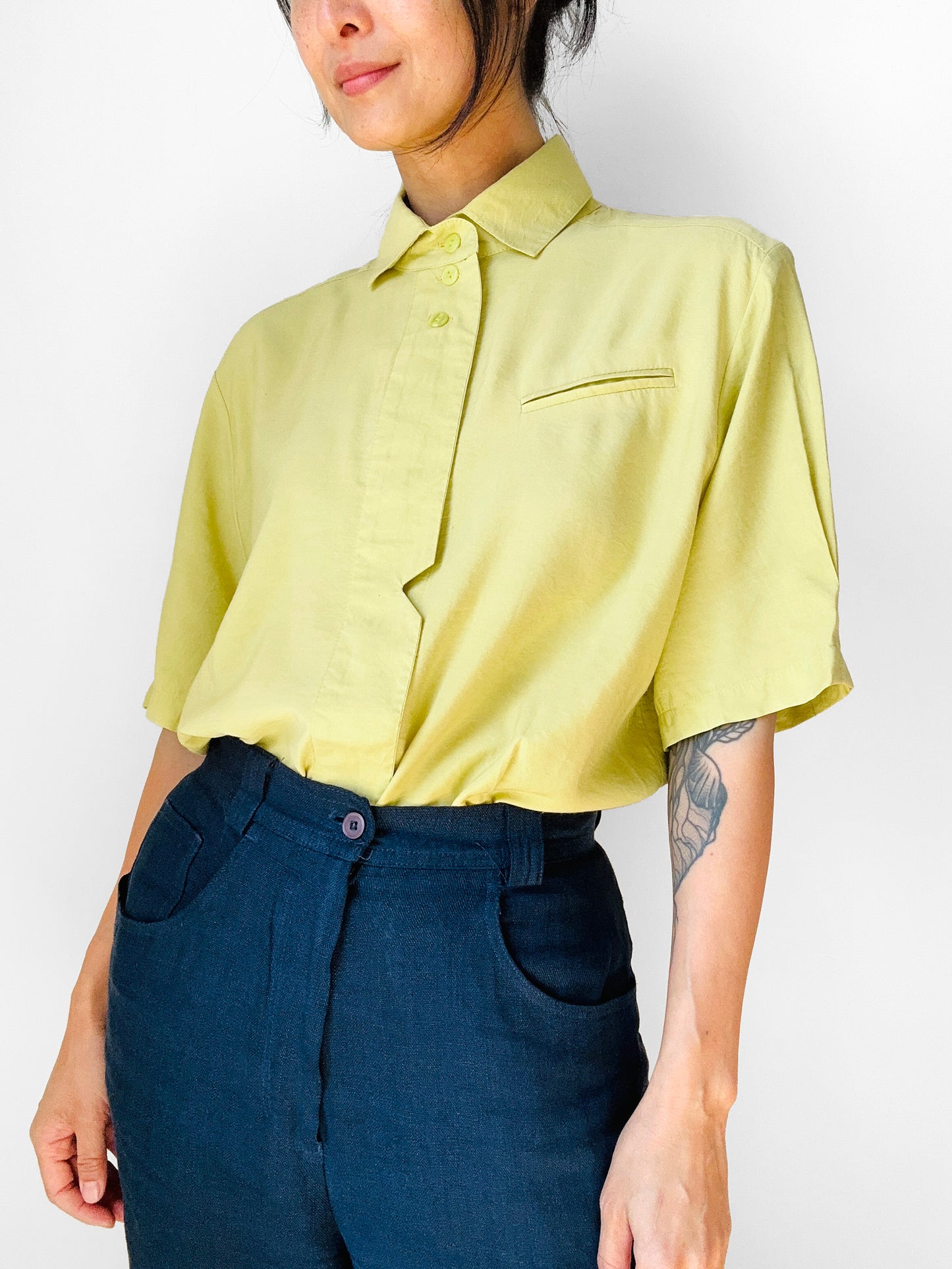 1980s West Germany Pale Chartreuse Short Sleeve Collared Blouse  - Sz. M
